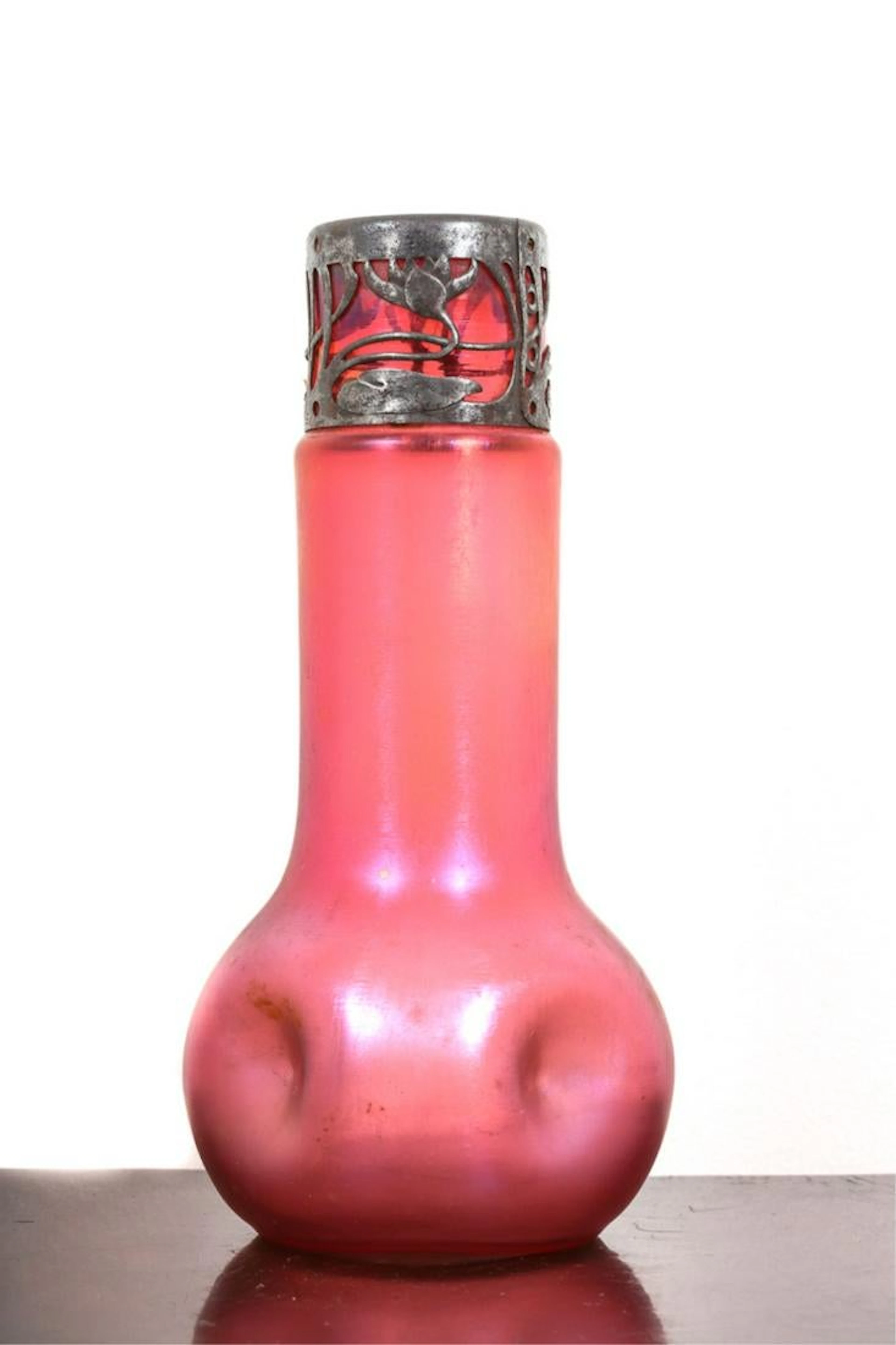 LILY PAD MOTIF ART GLASS VASE ATTRIBUTED TO LOETZ