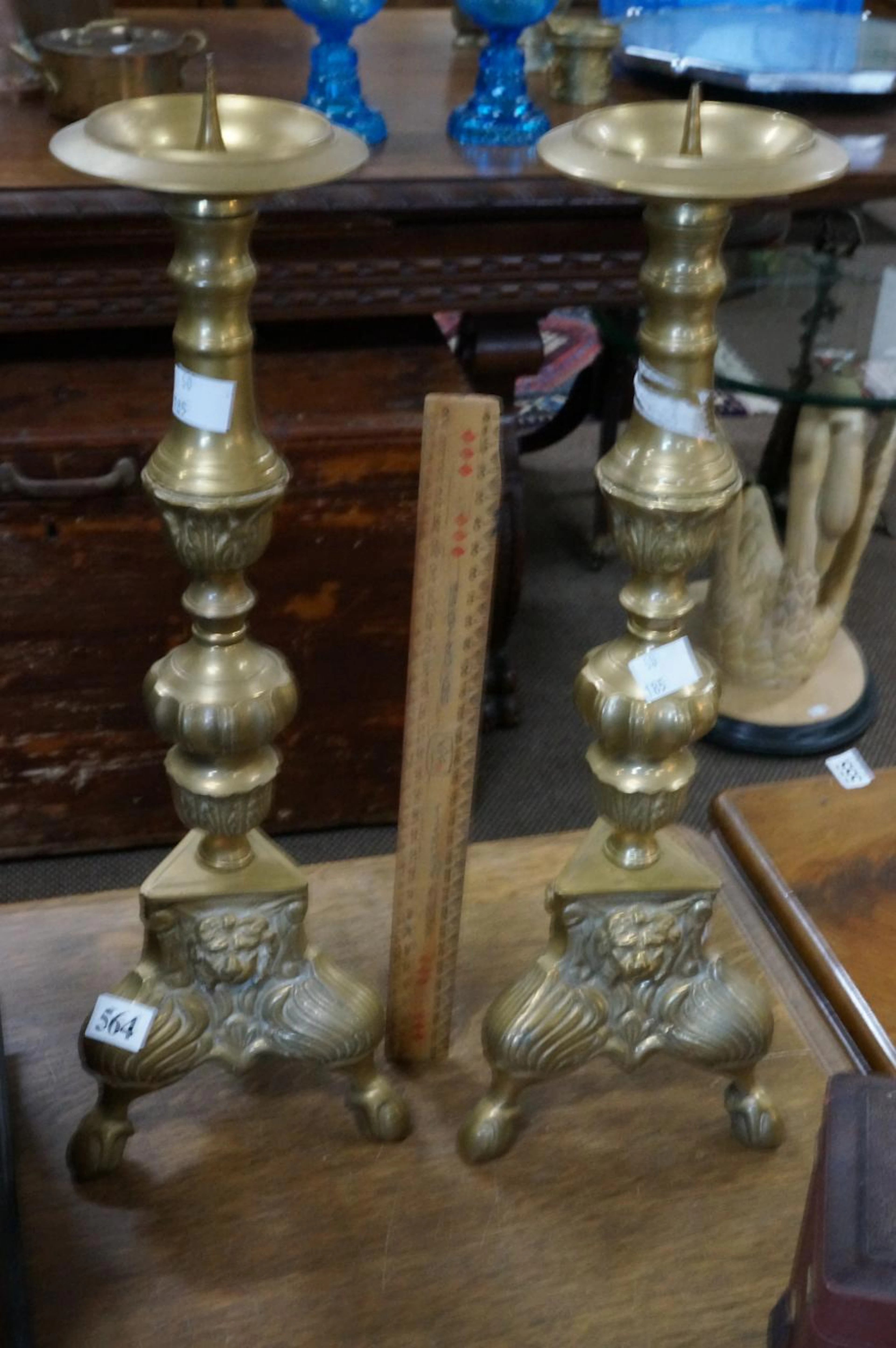 PR TALL BRASS CANDELSTICKS ON LION MASK HEAD BASE, 43 CM HIGH