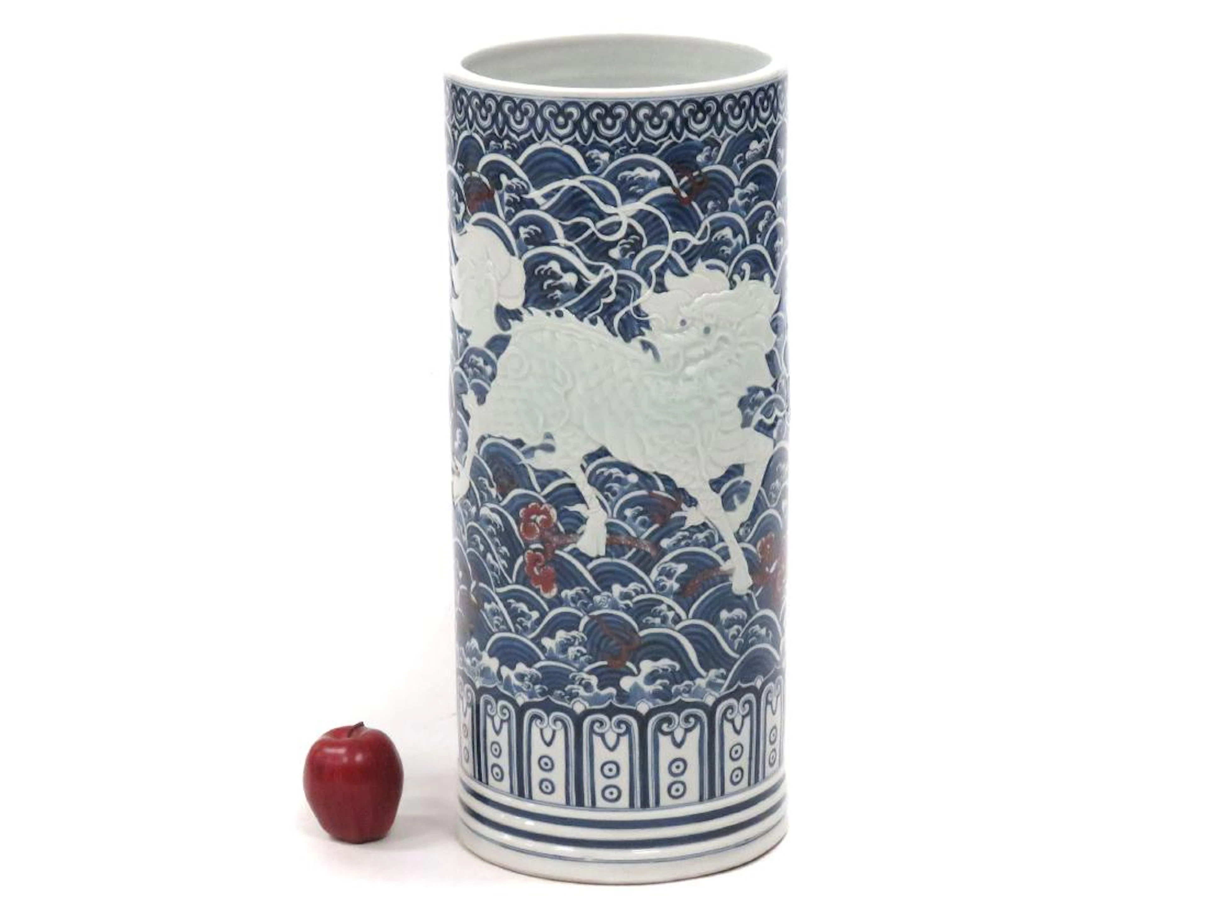 Chinese decorated porcelain umbrella stand, bearing