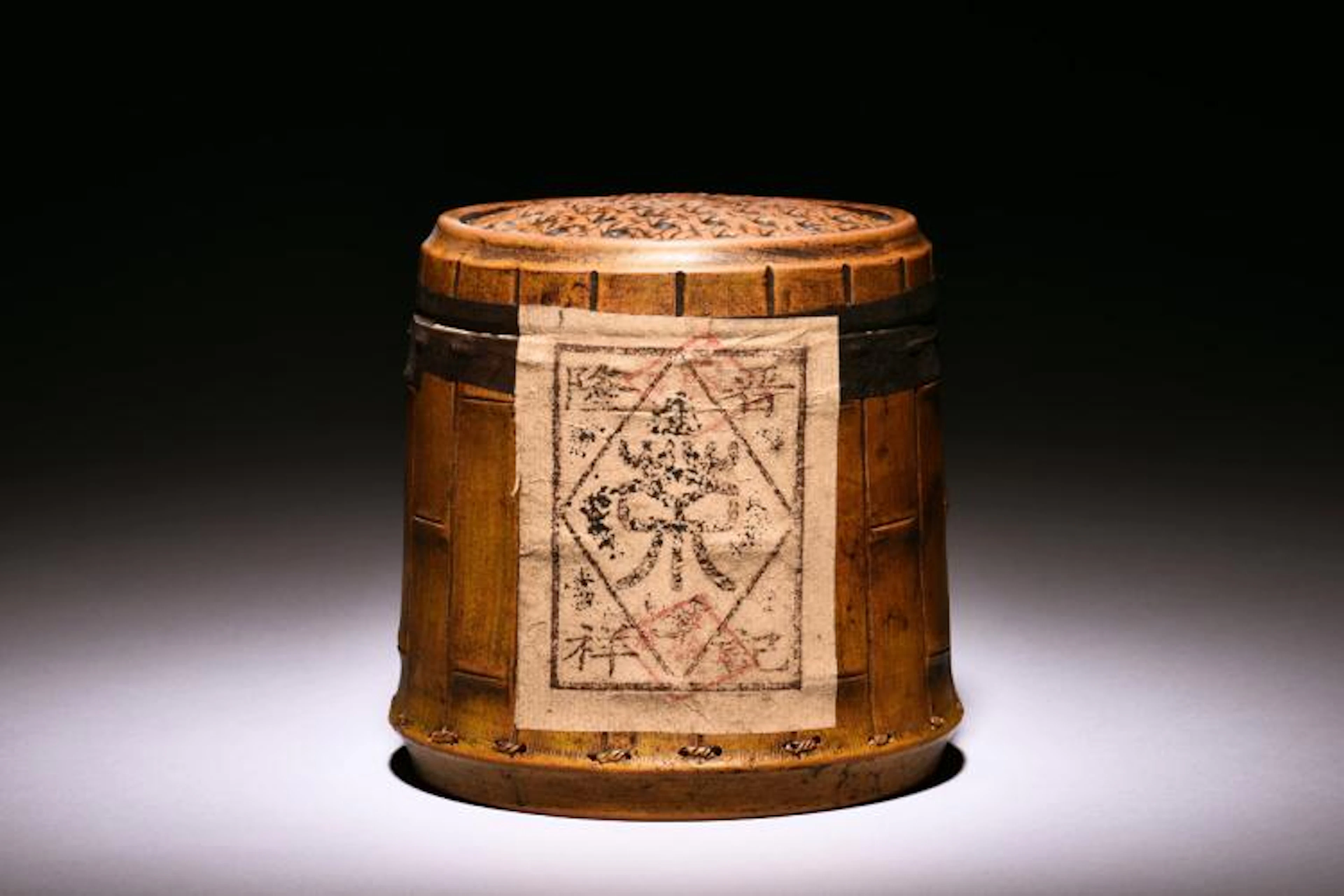 YIXING DUAN CLAY TEA JAR WITH PU ER TEA