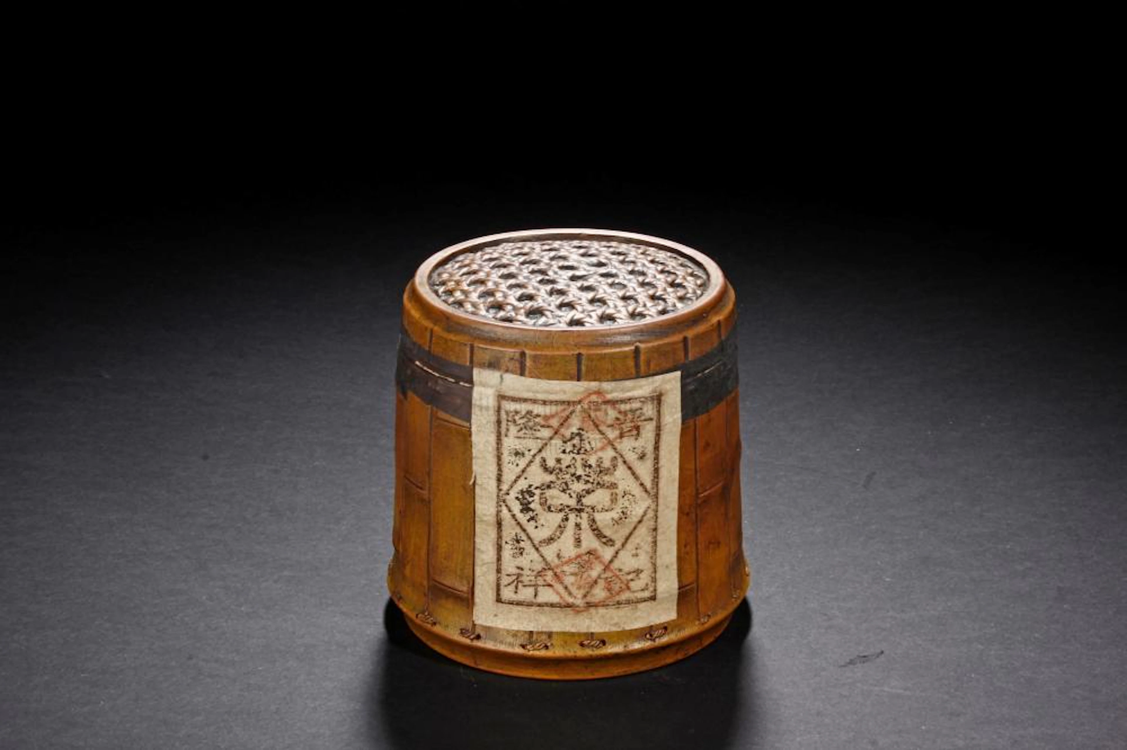YIXING DUAN CLAY TEA JAR WITH PU ER TEA