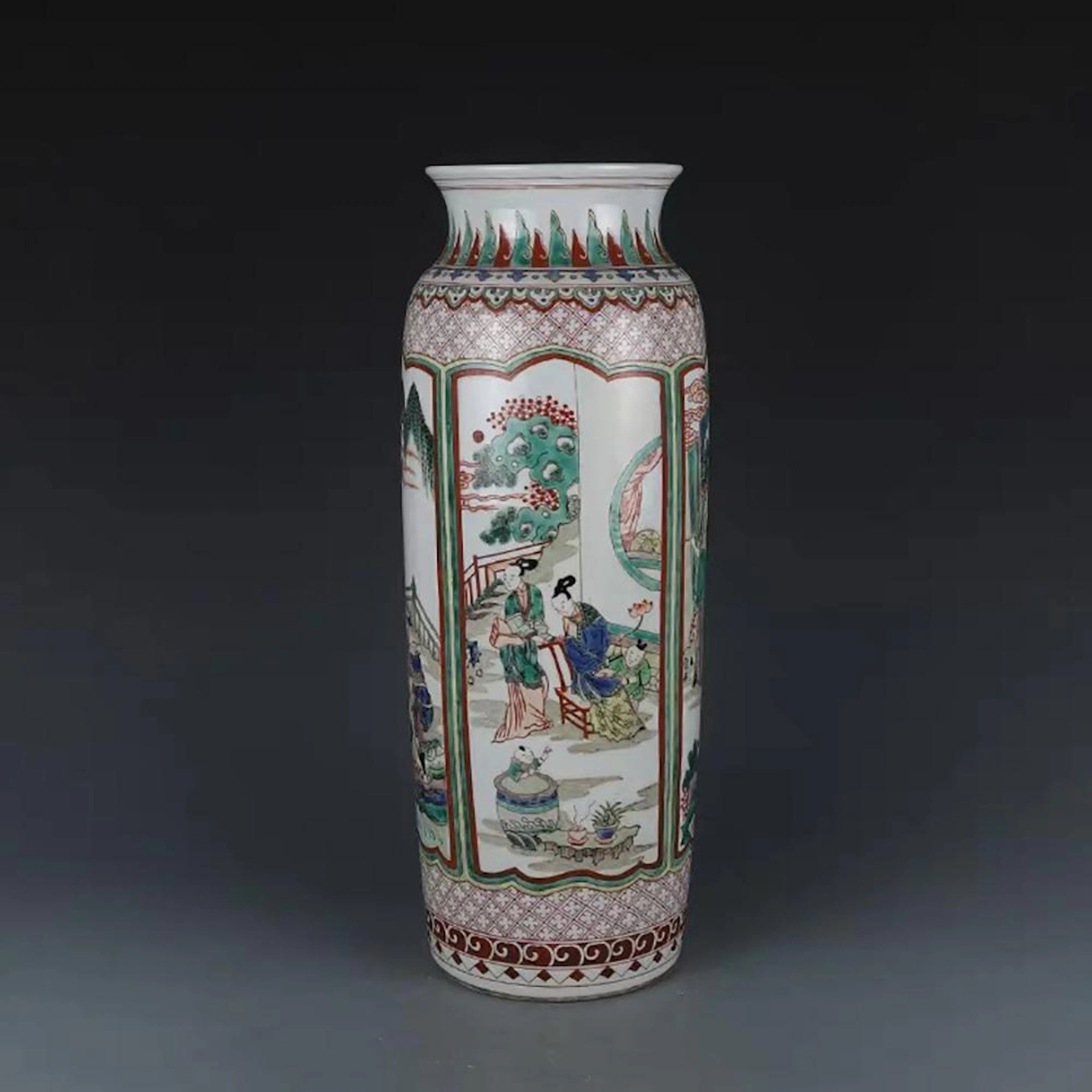 A CHINESE FAMILLE VERTE FIGURE PAINTED PORCELAIN VASE