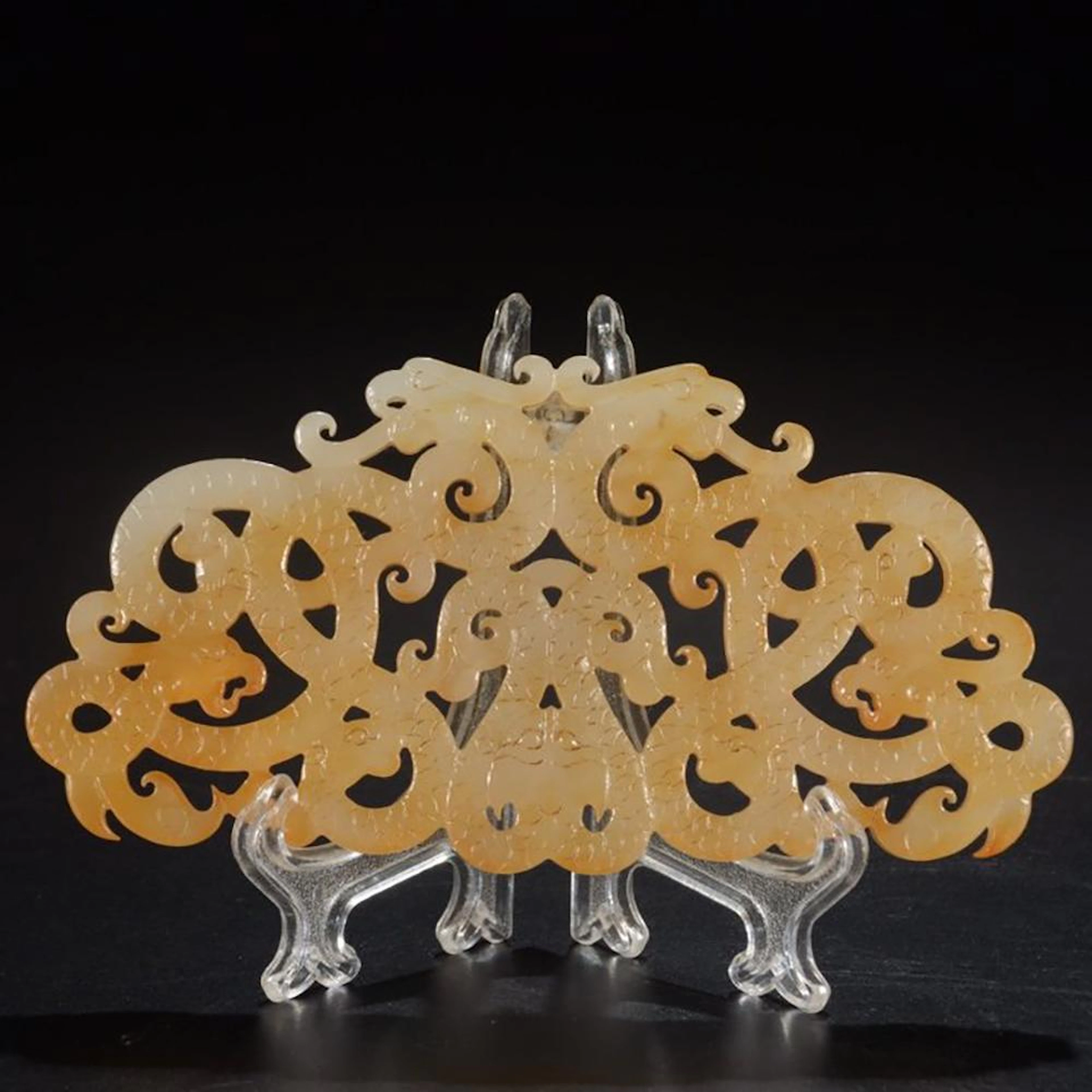 A CHINESE HETIAN JADE CARVED DRAGON&PHOENIX PATTERN PENDANT