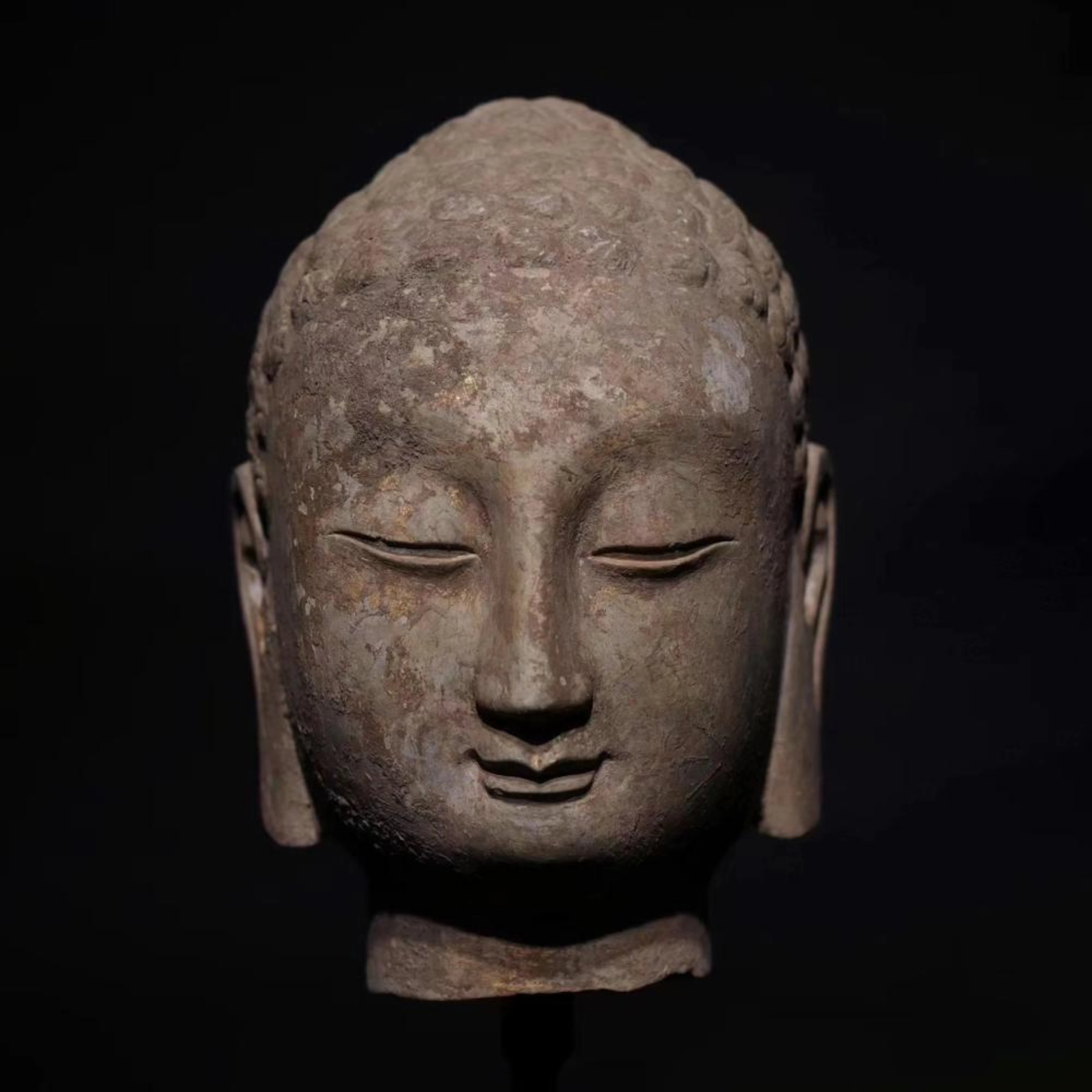A CHINESE BUDDHA'S HEAD ORNAMENT
