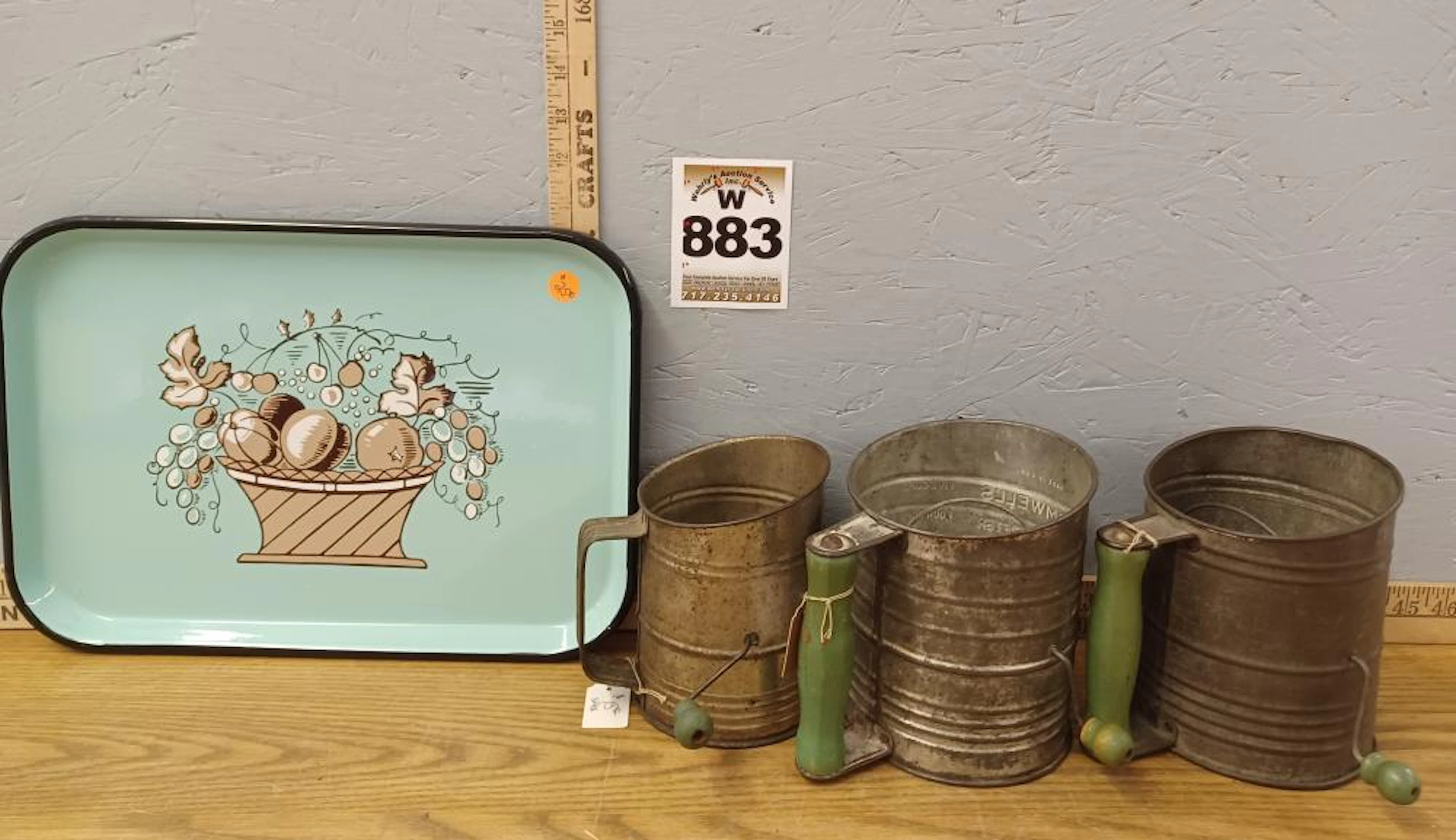 3 flour sifters & tray