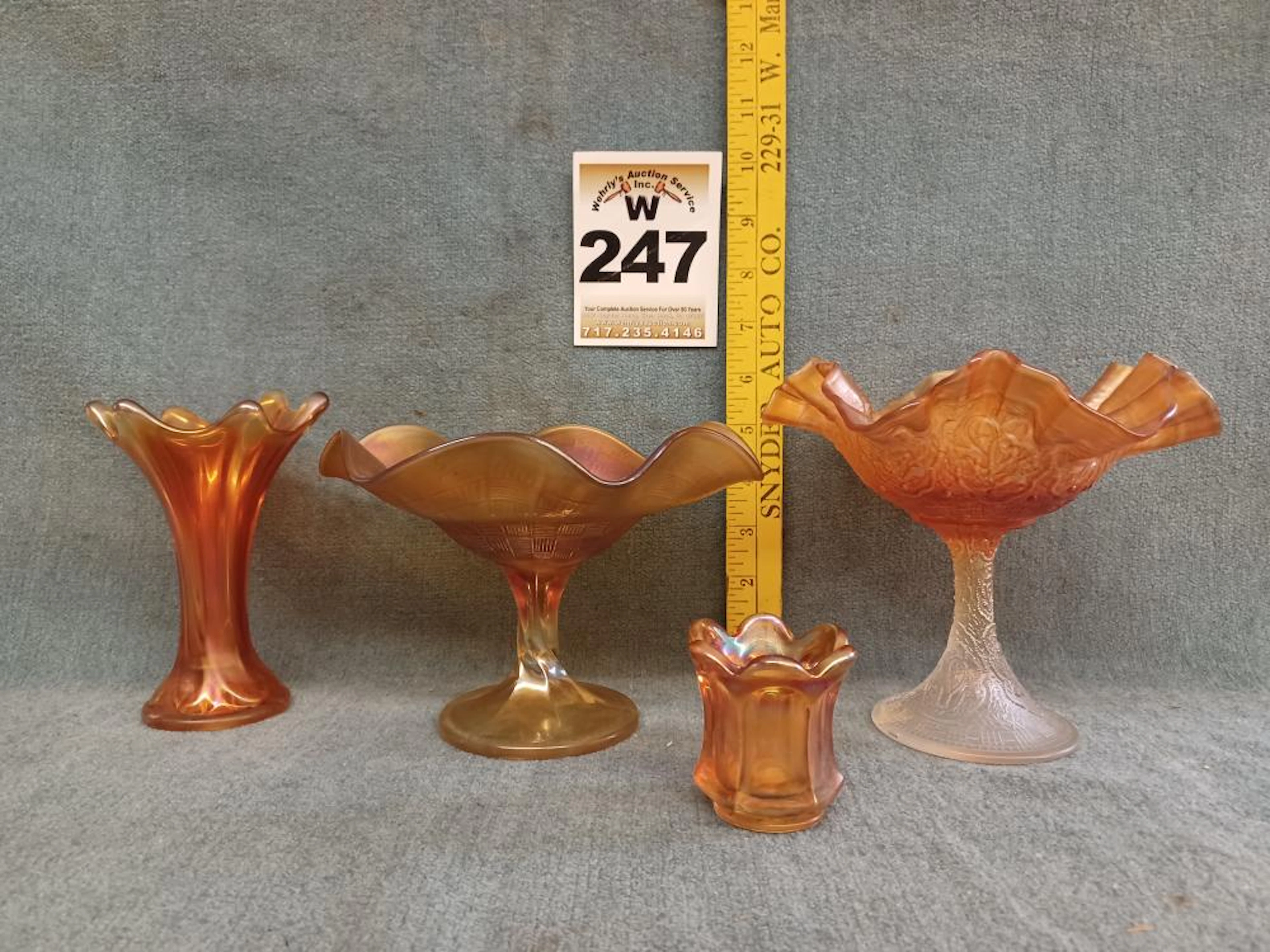 4 pieces of carnival glass