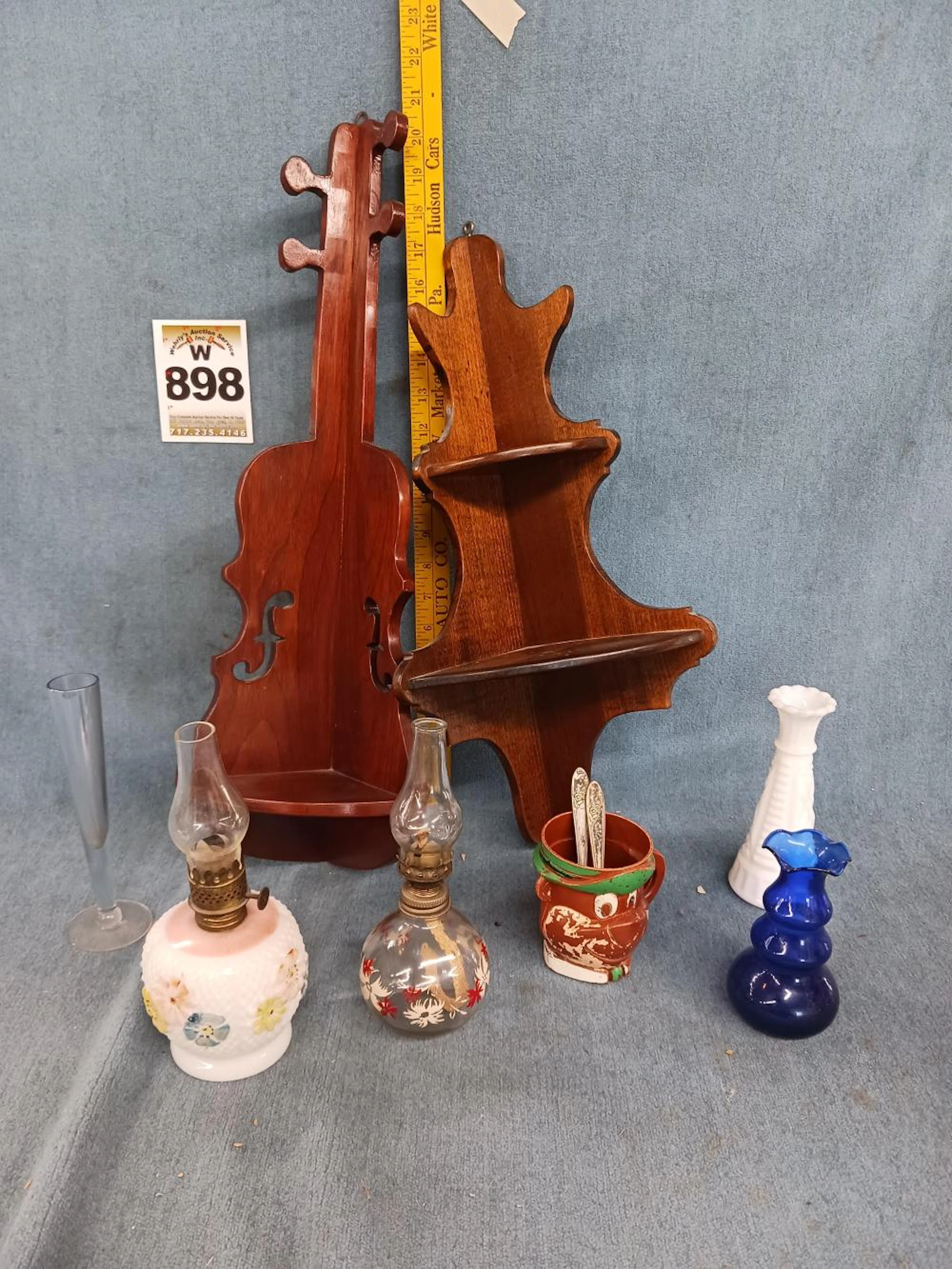 Bud vases/Small oil lamps/Wood knick knack