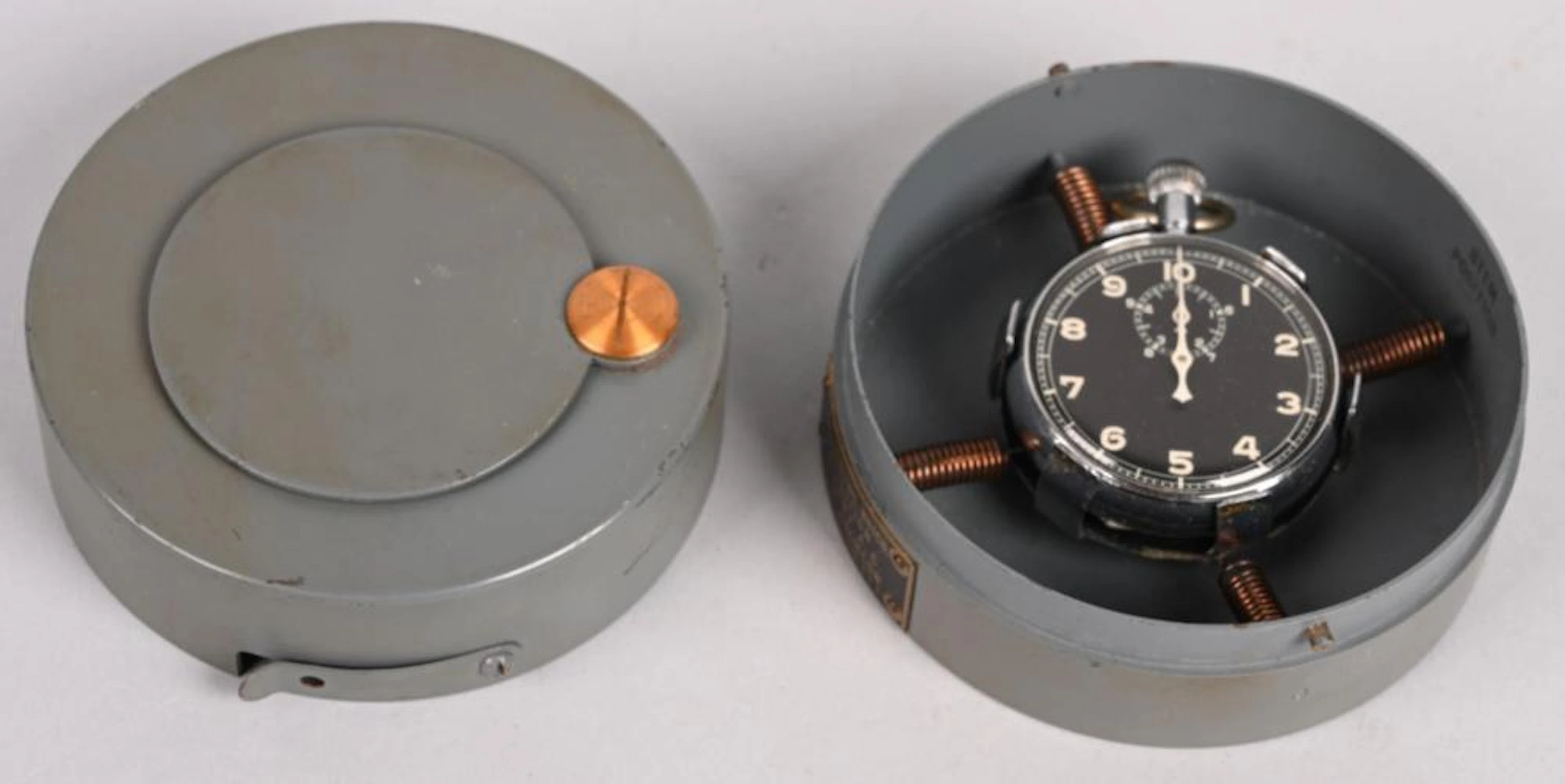 WWII US NAVY TYPE A-8 NAVIGATION STOPWATCH W CASE