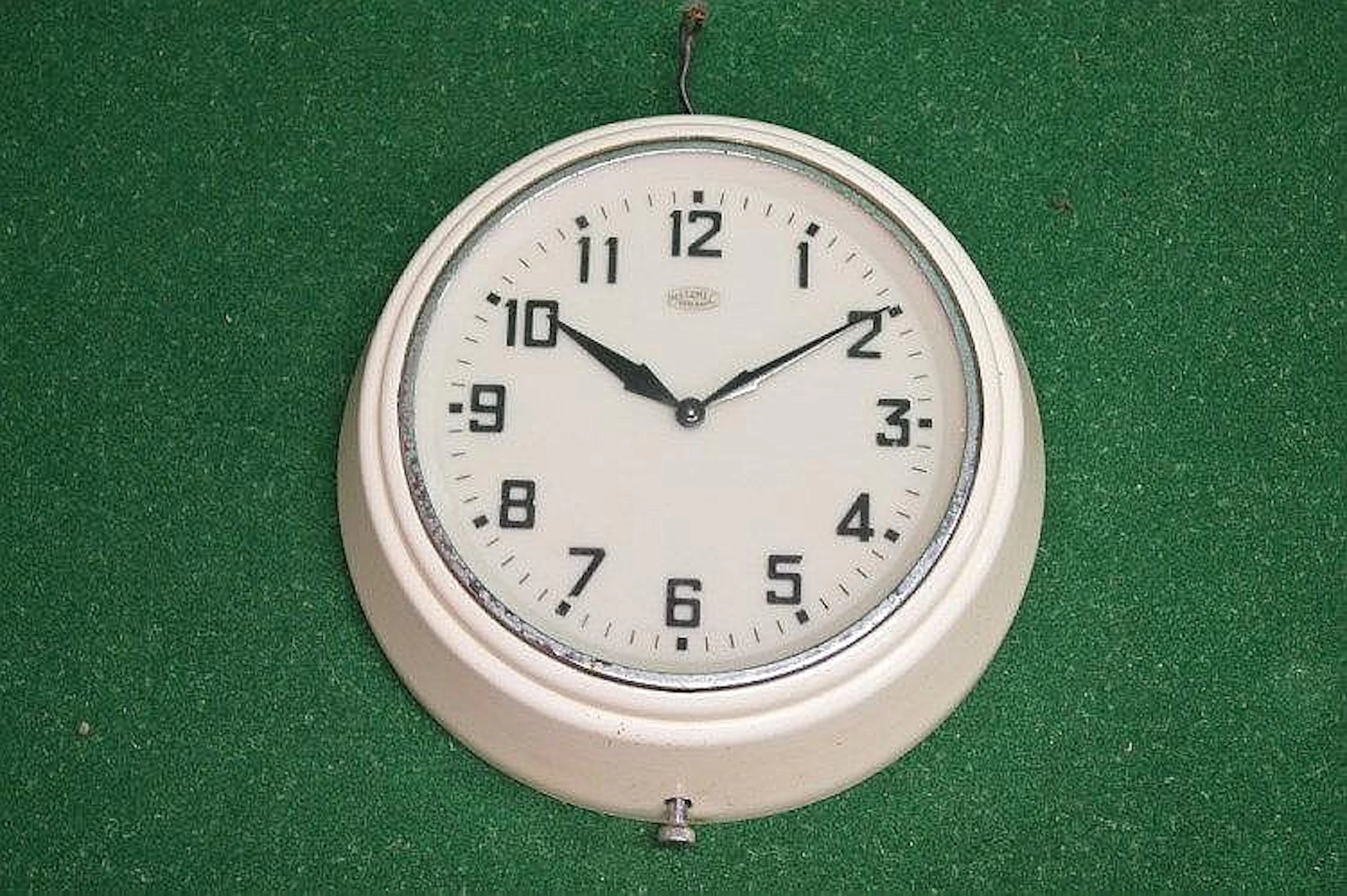White painted Metamec Dereham electric wall clock - 8'' in dia