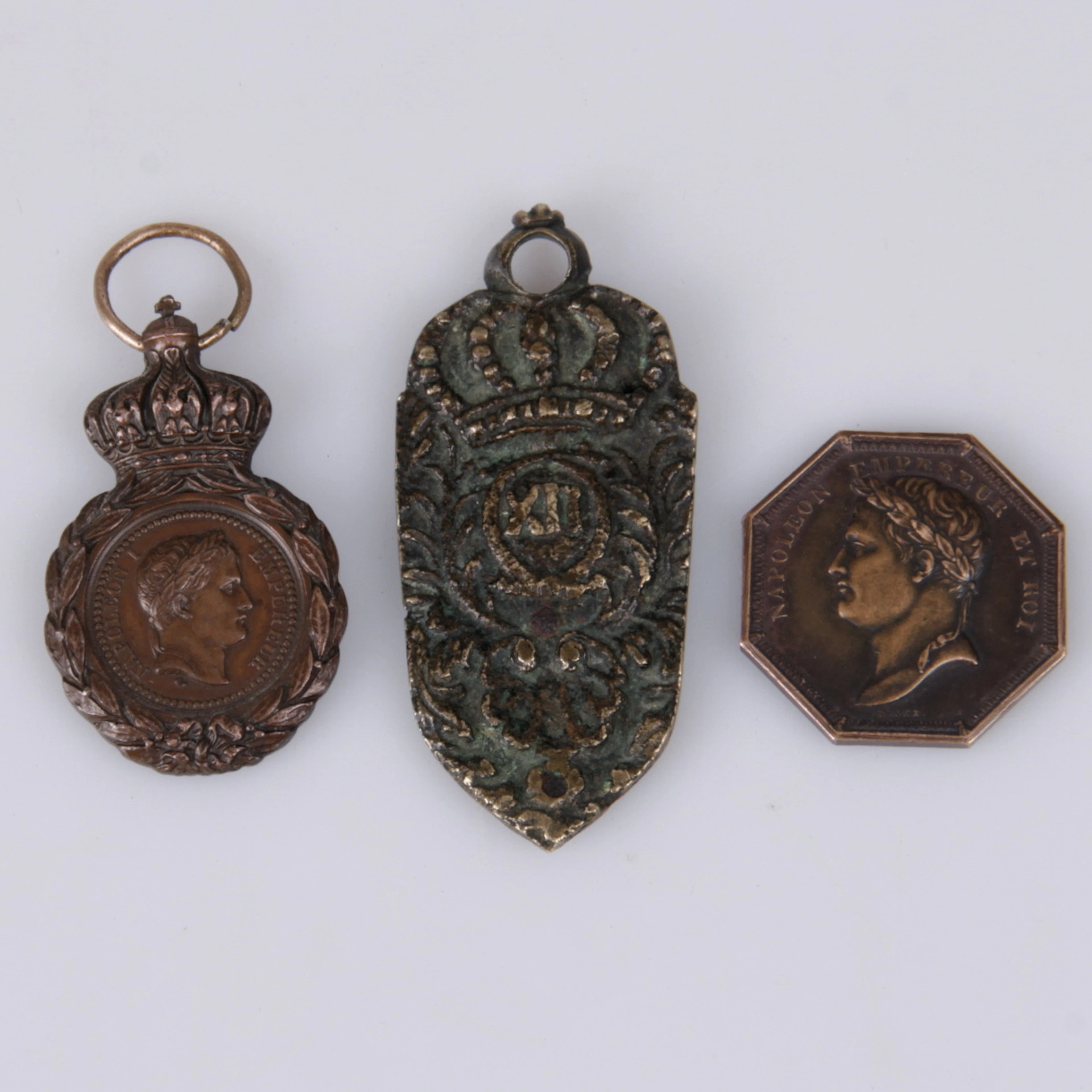 KRIGSMEDALJER, samt bibel spänne, Karl XII, 1700-tal.