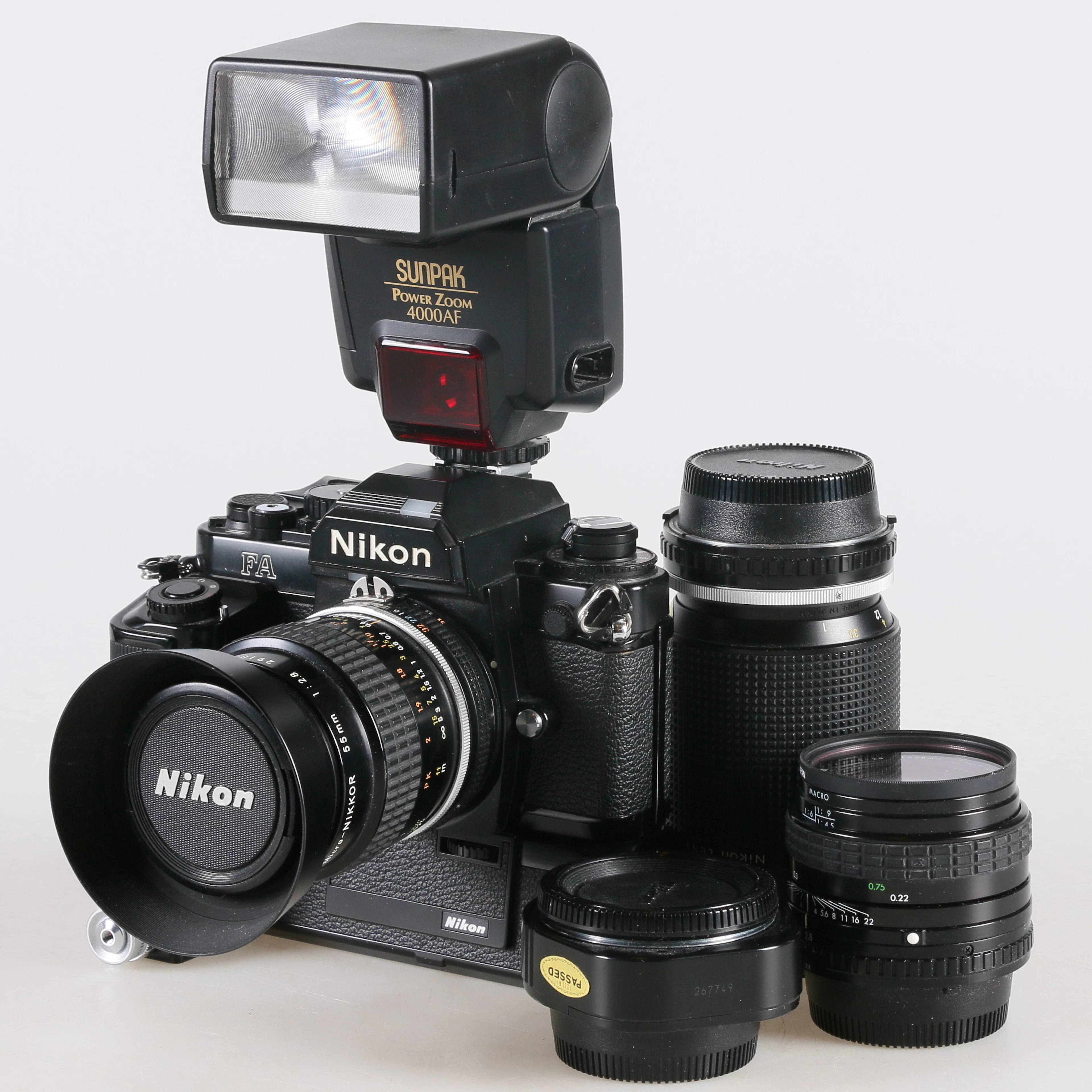 SYSTEMKAMERA, med objektiv och tillbehör, 17 delar, Nikon FA.
