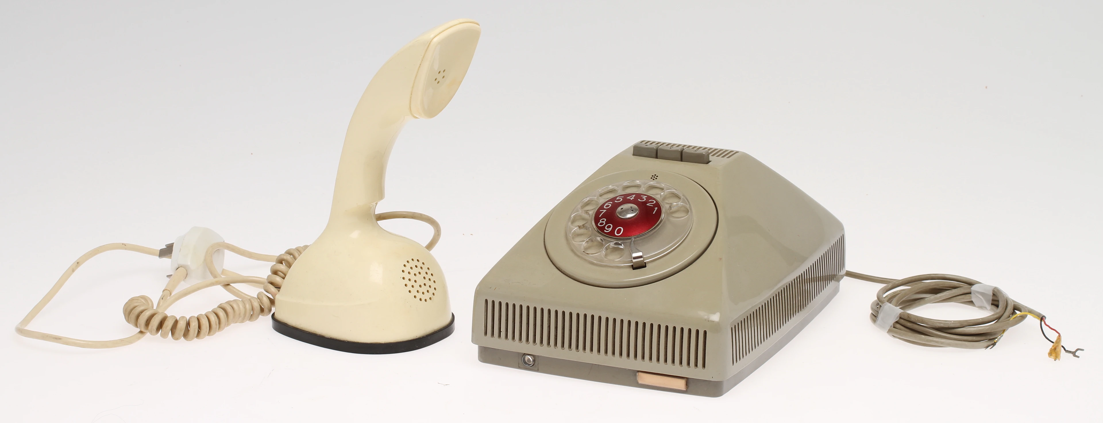 TELEFONER, 2 st, Kobra/Ericofon samt Ericovox 1/DBE 1102/1.