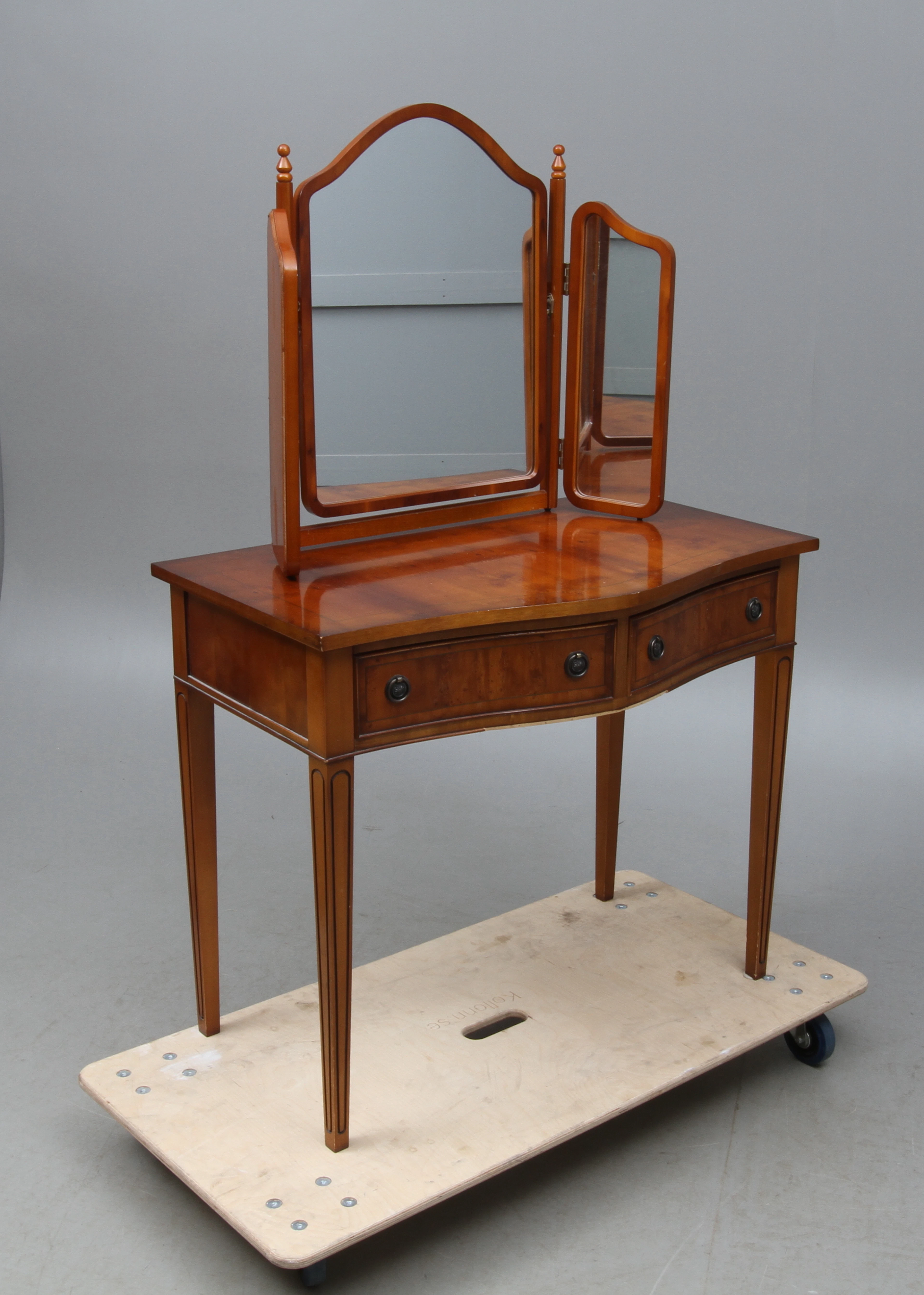 SMINKBORD, engelsk stil, 1900-tal.