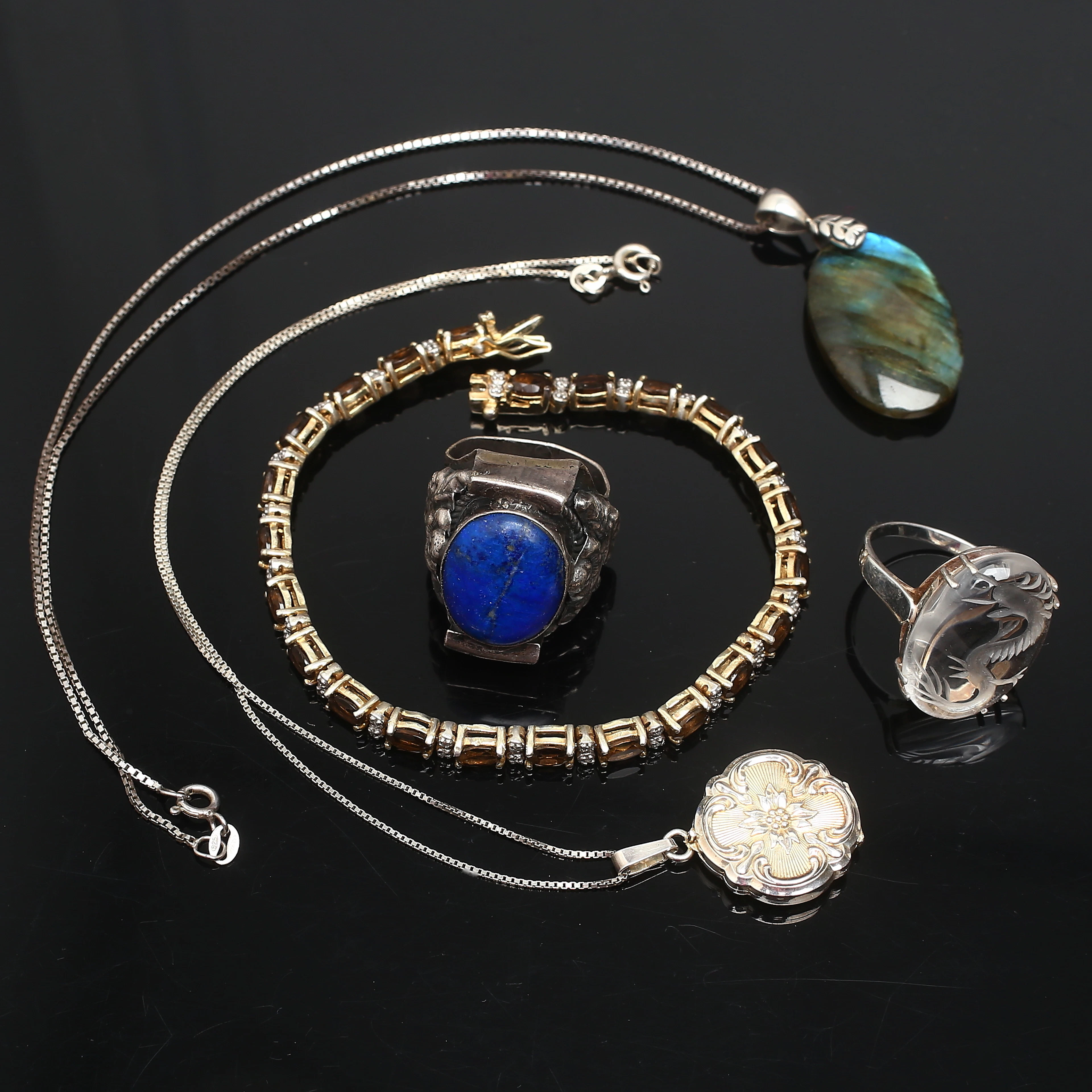 SMYCKEN, 5 delar, silver, bland annat lapis-lazuli och bergkristall, 1900-talets andra hälft.