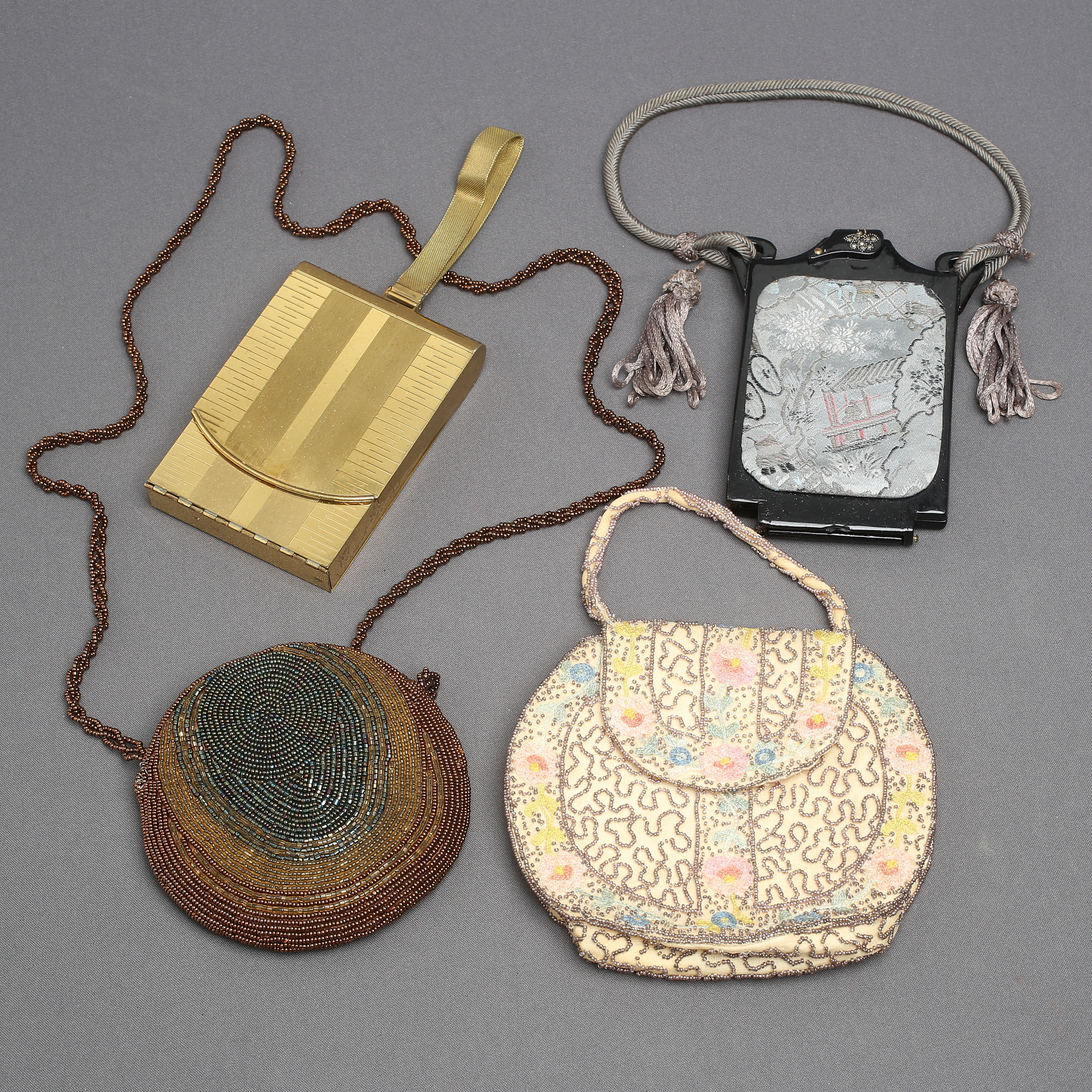 AFTONVÄSKOR, 4 st, olika material, bland annat pärlbroderi, 1900-tal.