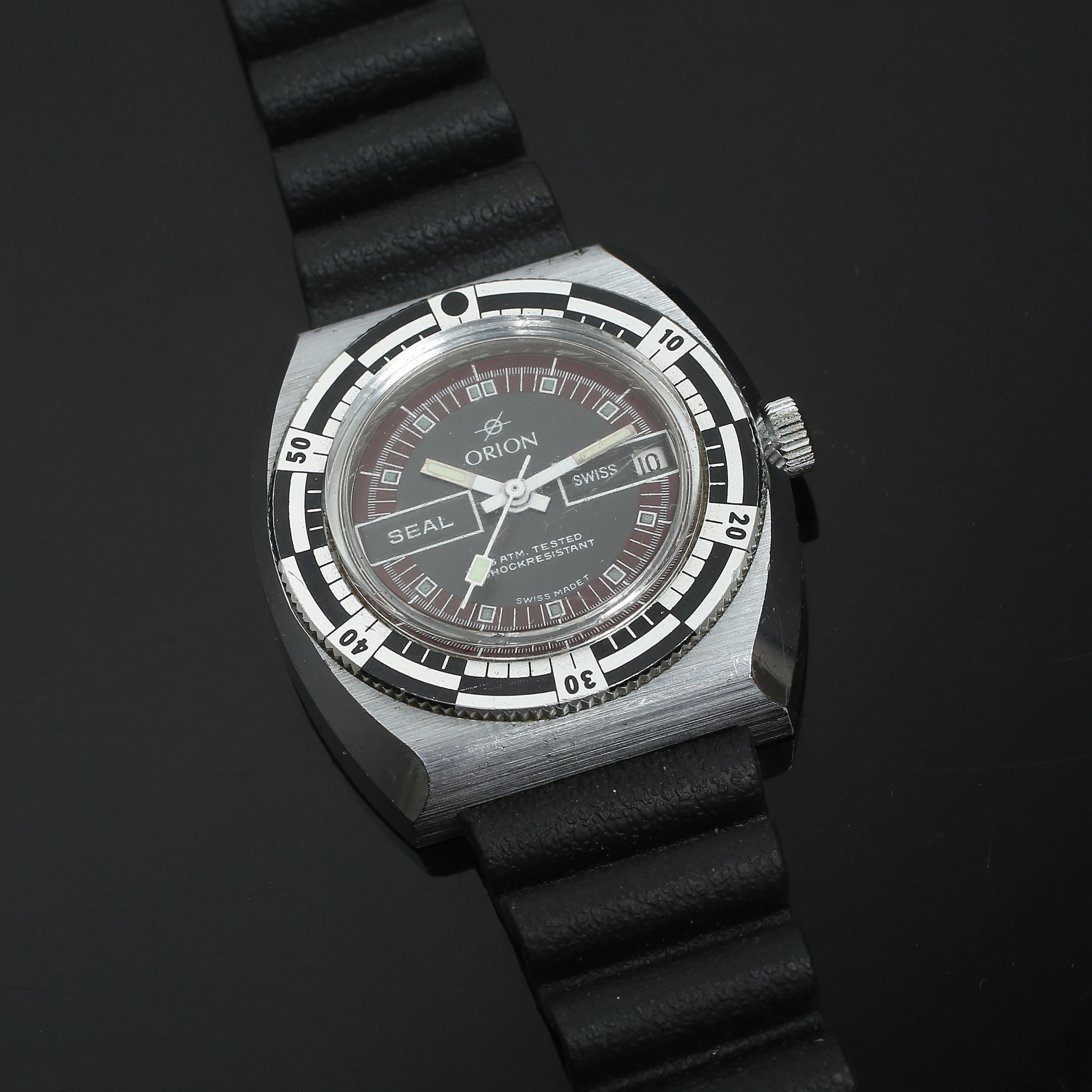 ORION, Seal, armbandsur, manuell, datum, verk och boett Basis Watch, 1970-tal.