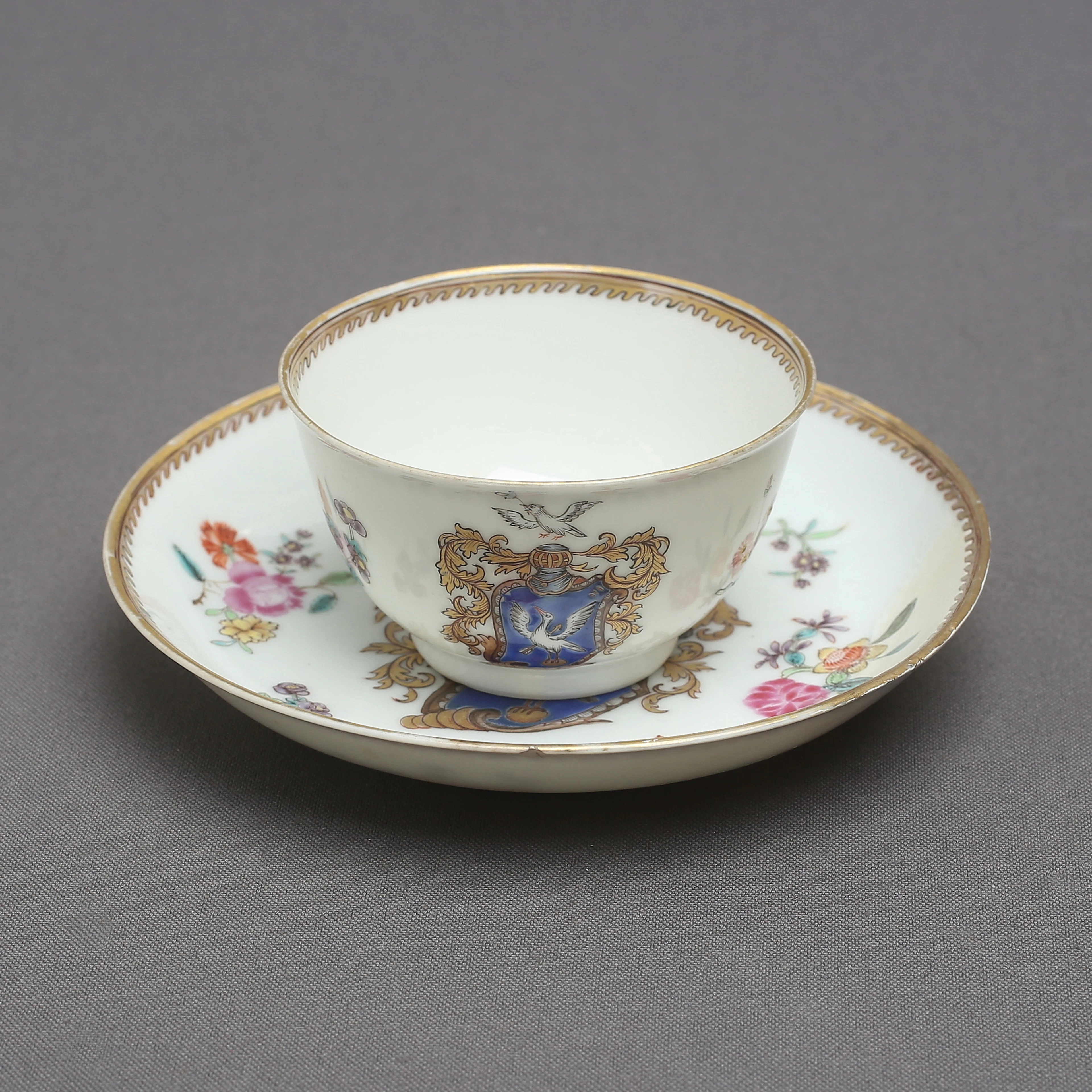 KOPP med FAT, porslin, vapenporslin, Kina, 1700-tal.