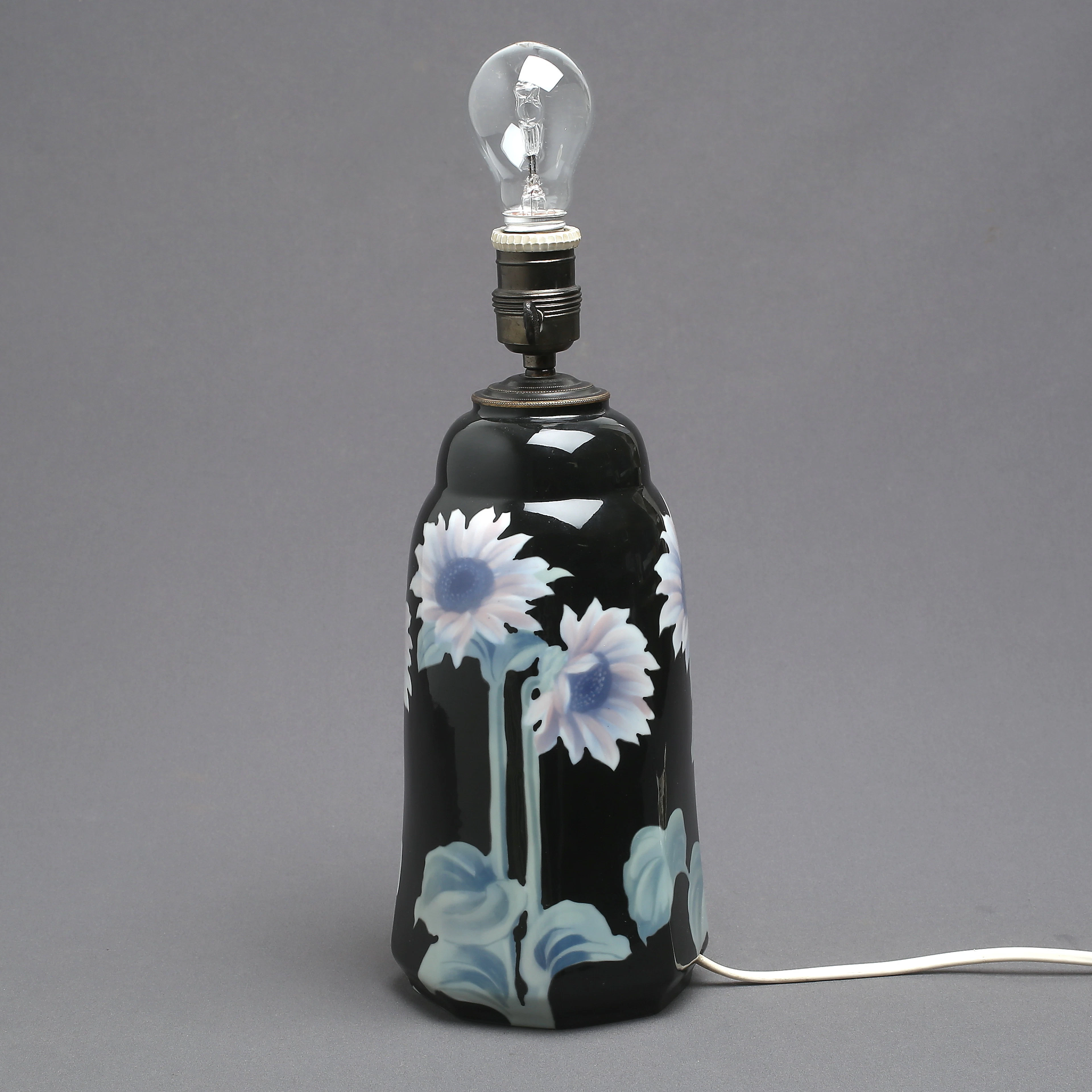 ALGOT ERIKSSON. Bordslampa, porslin, jugend, Lidköpings porslinsfabrik, 1917.