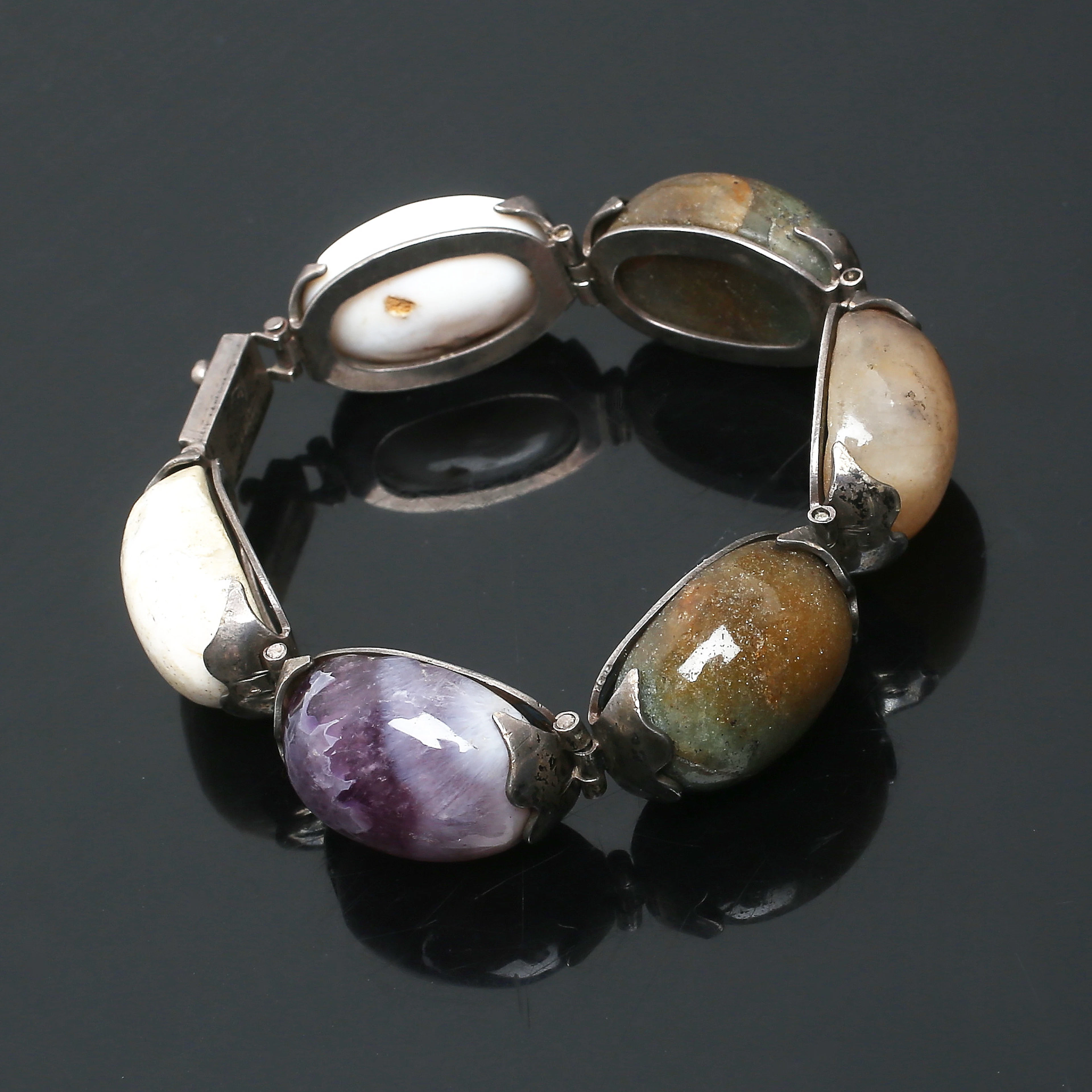 ARMBAND, silver och olika sorters kvarts, bland annat ametist och aventurin, Mexiko, 1900-tal.