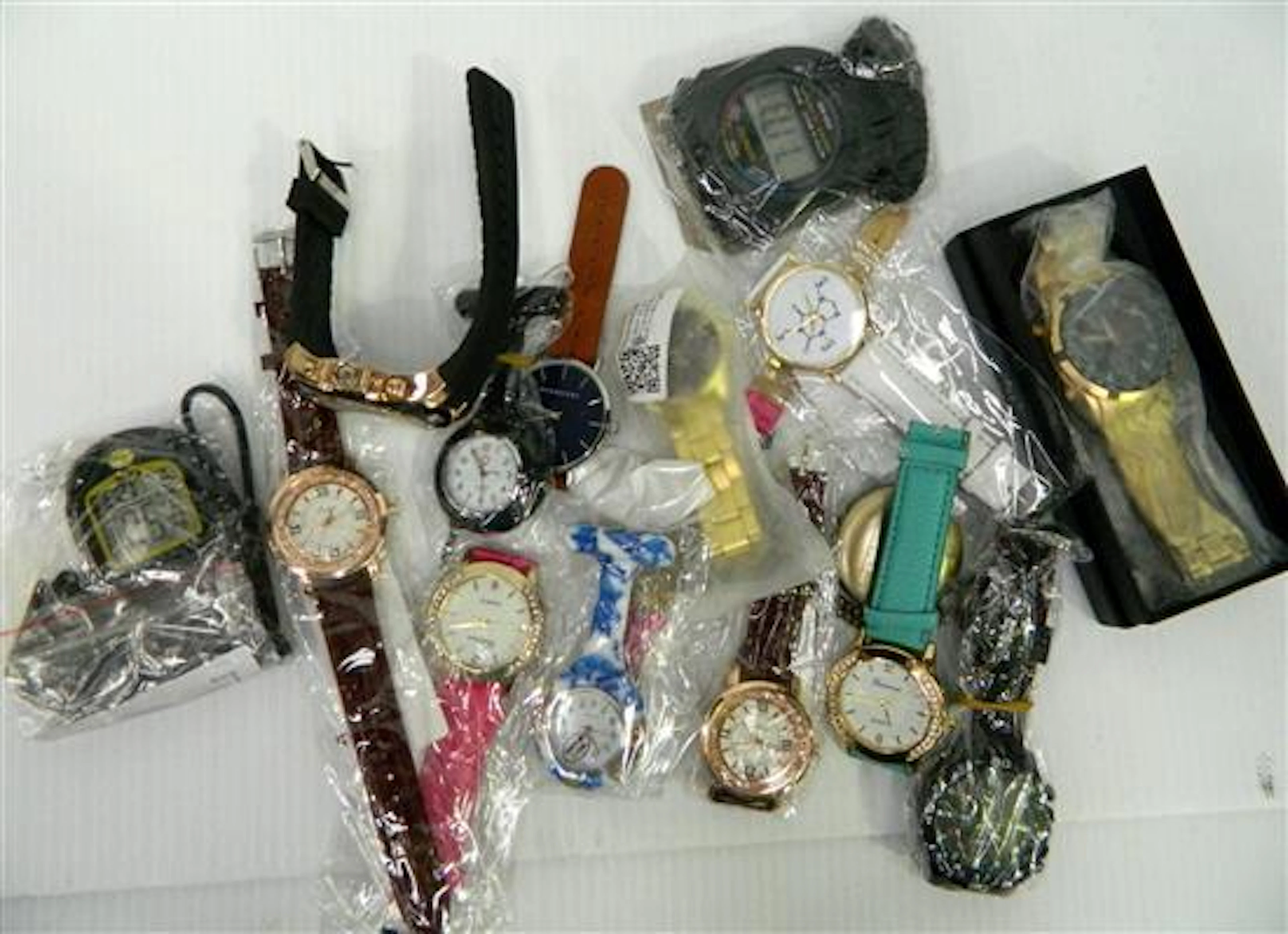 A quantity of men's & ladies watches incl. V6, Grand Touring etc.