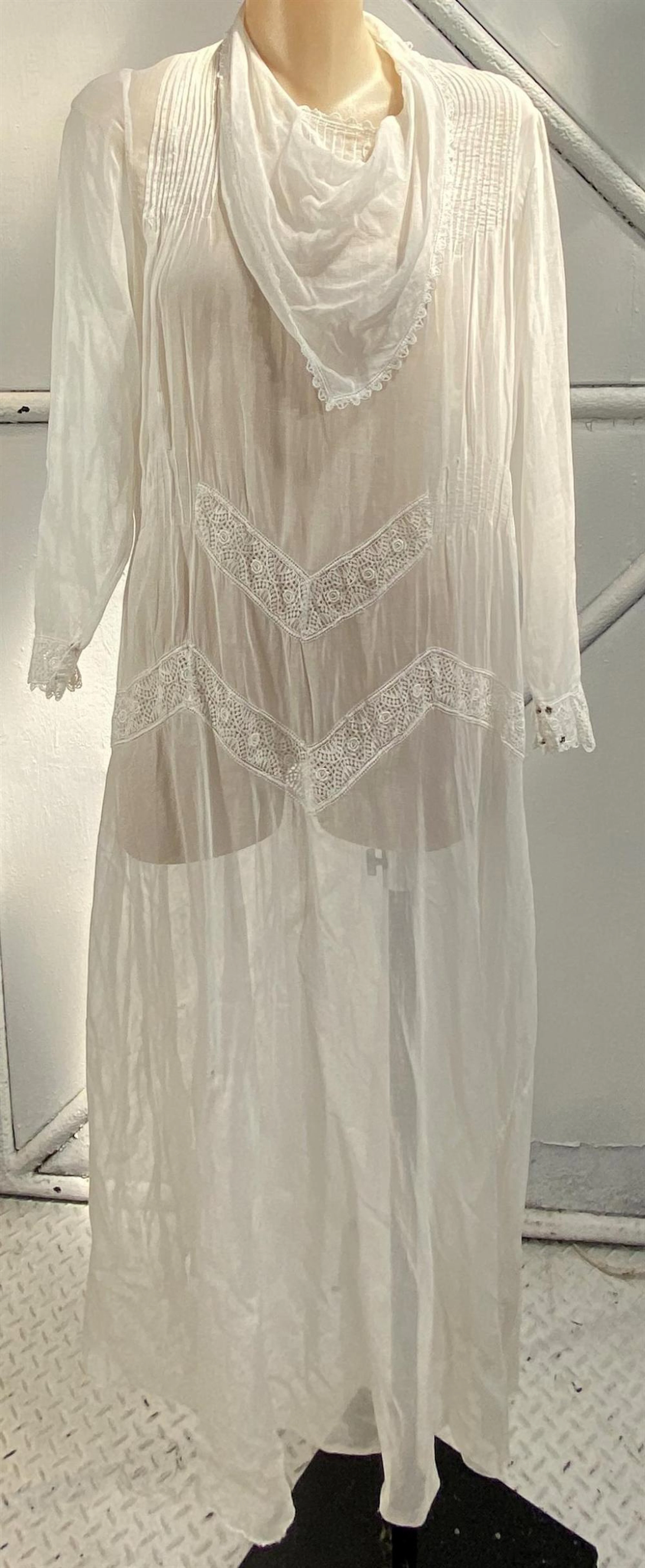 A Vintage White Cotton Lawn & Lace Overdress