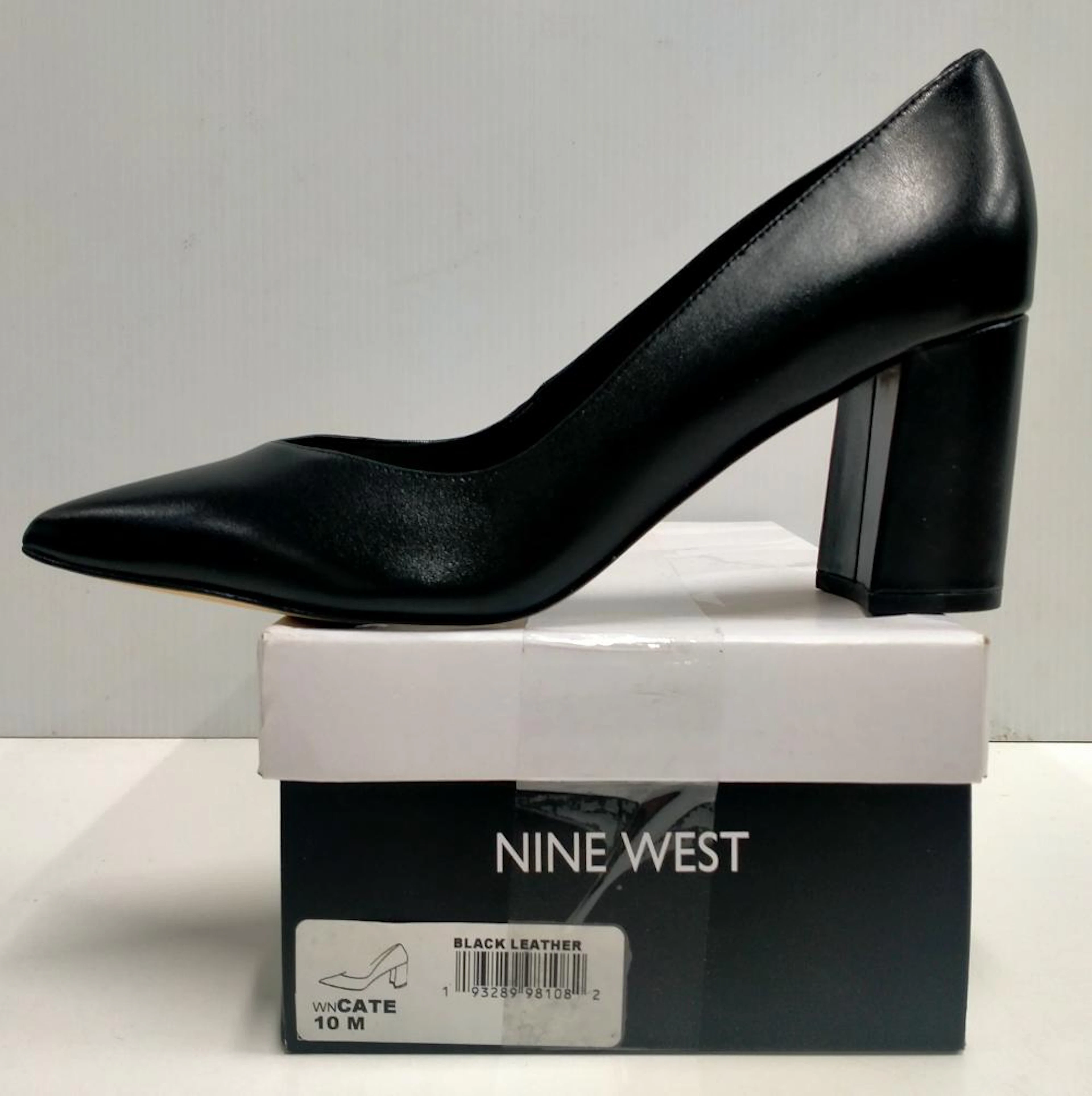 A pair ladies heels marked Nine West size 10m with box