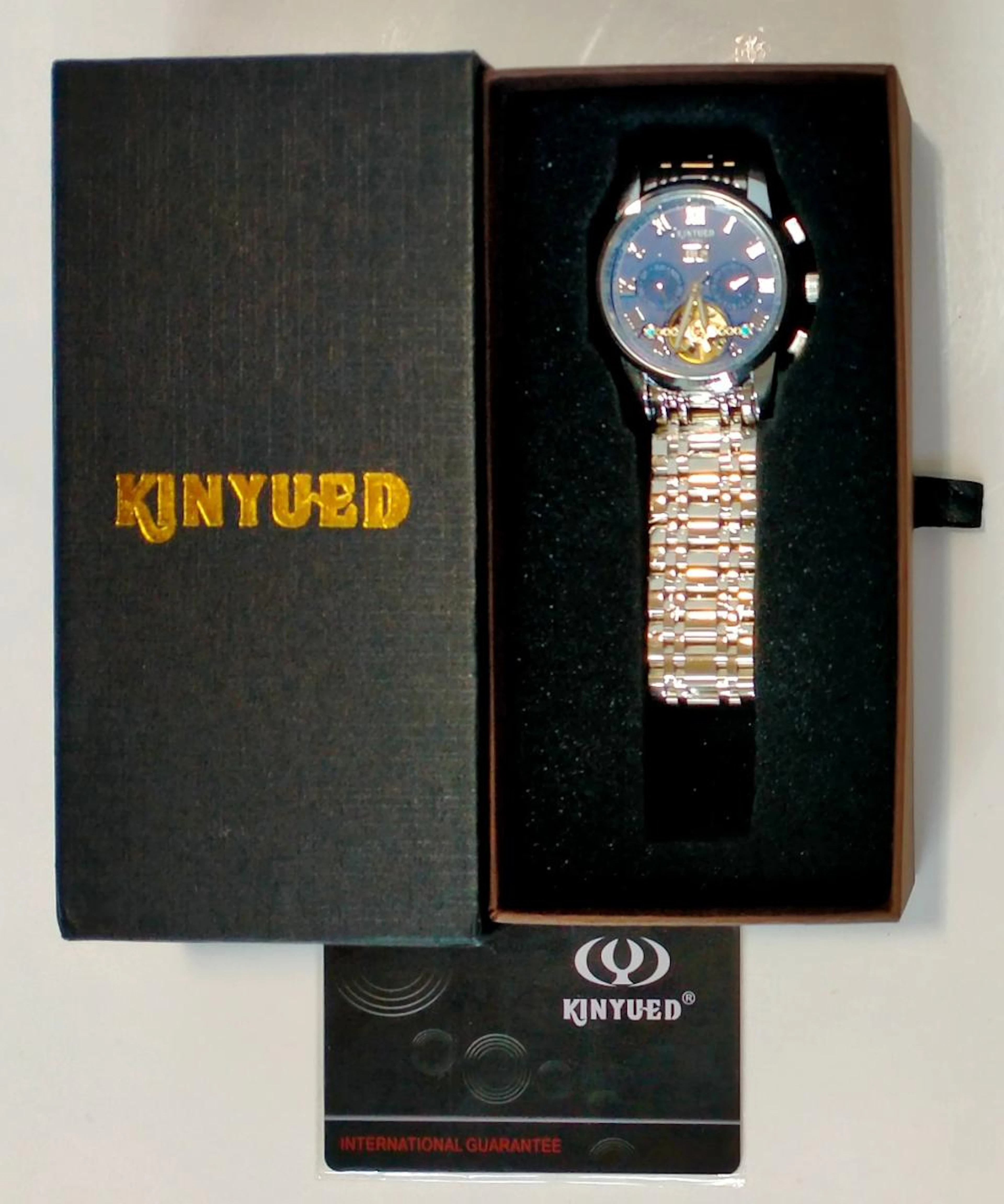 A gent's watch marked Kinyued in original box