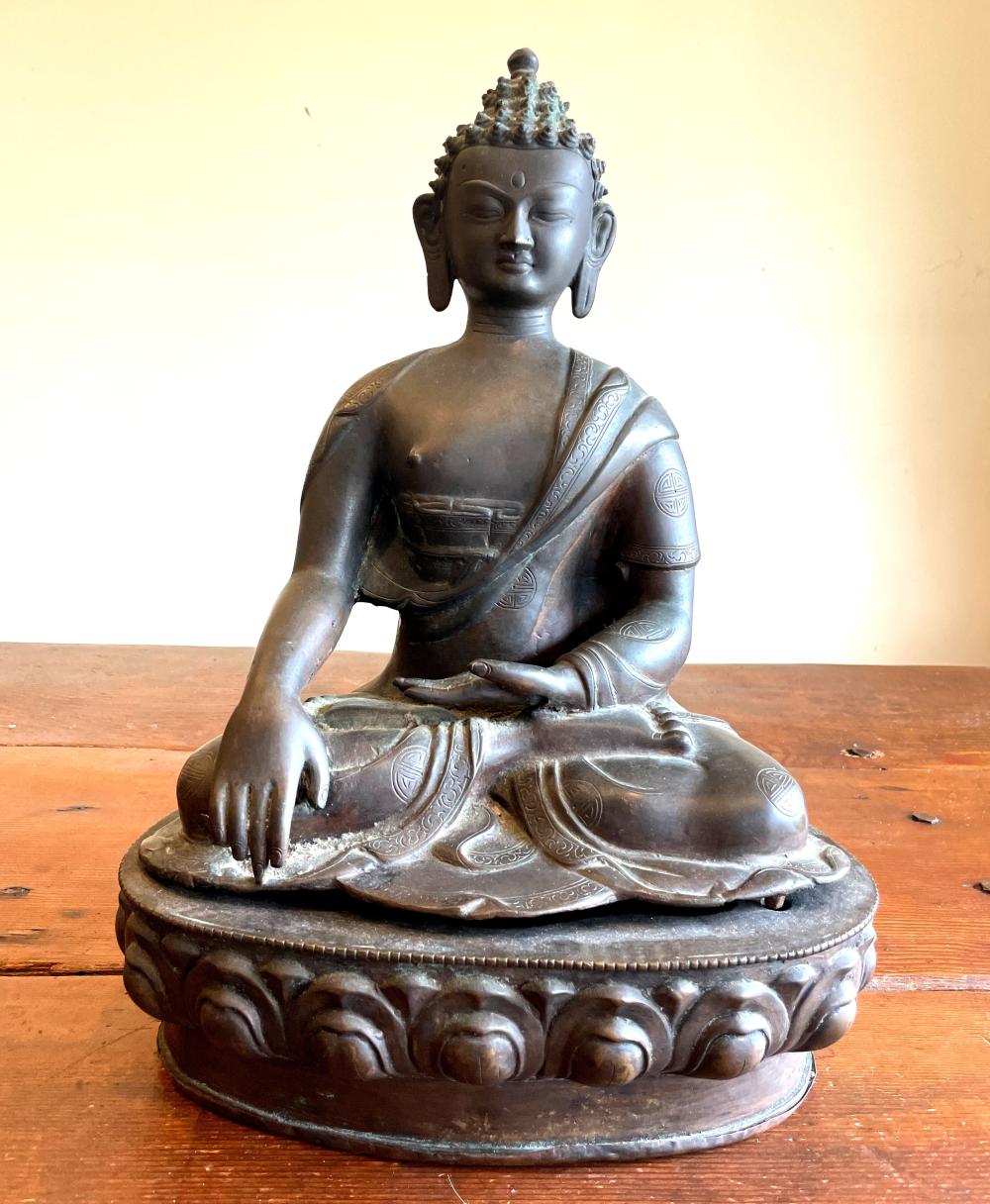 A Rare Nepalese Cast Bronze Akshobhya Seated Buddha, 18th/19th Century ...