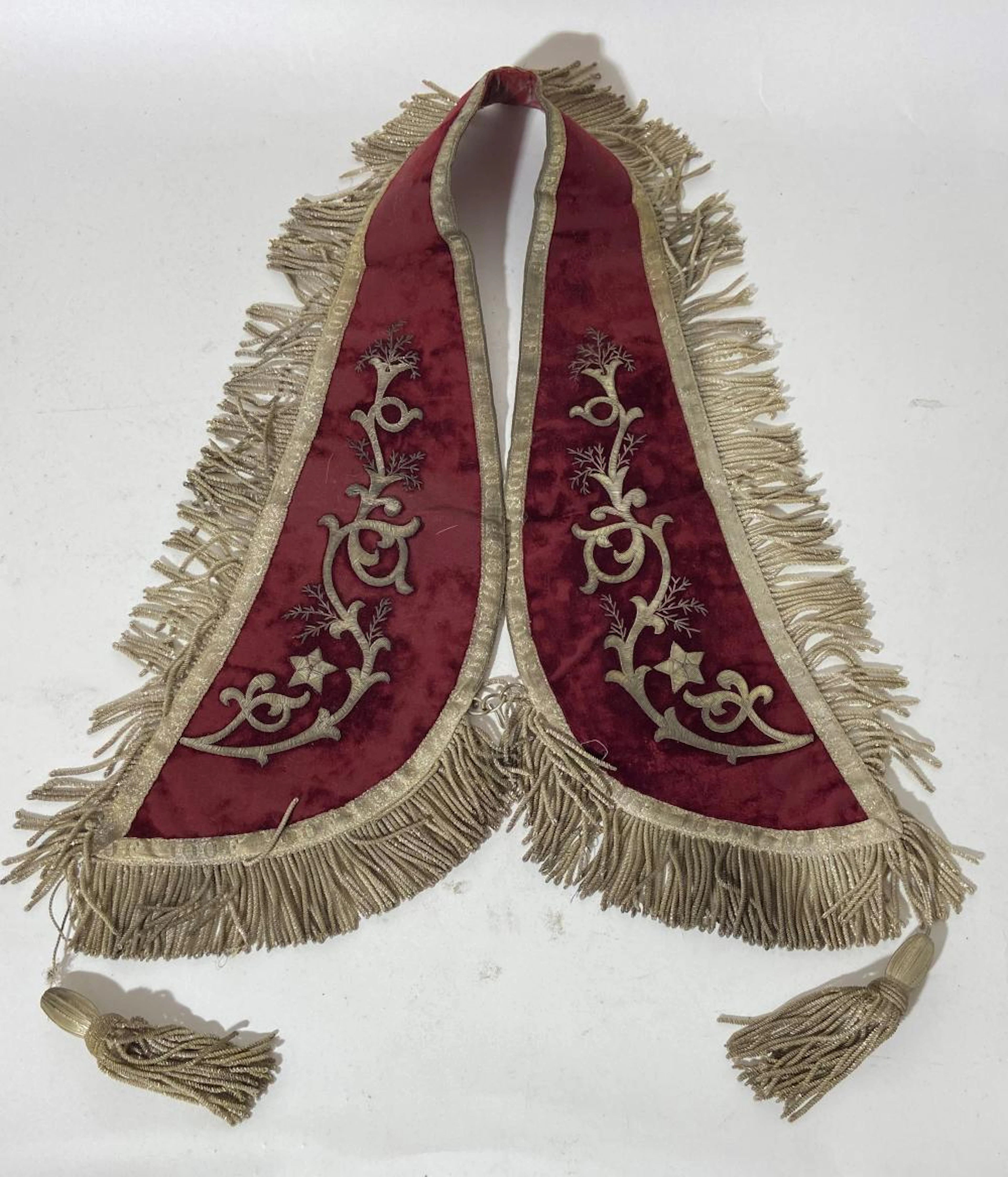 A Vintage I.O.O.F Regalia, Burgundy Velvet Sash Collar