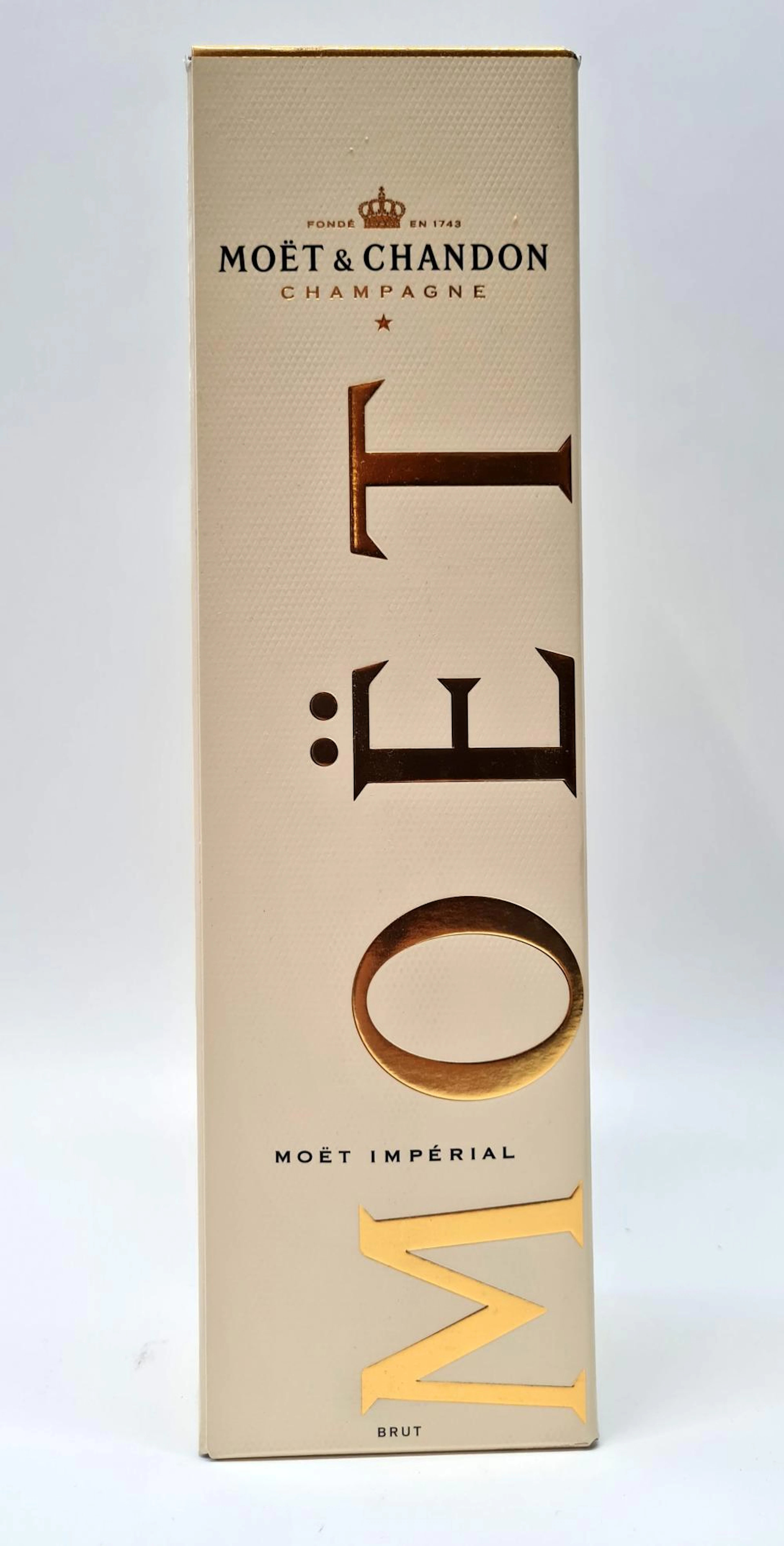 A MOET & CHANDON Brut Champagne
