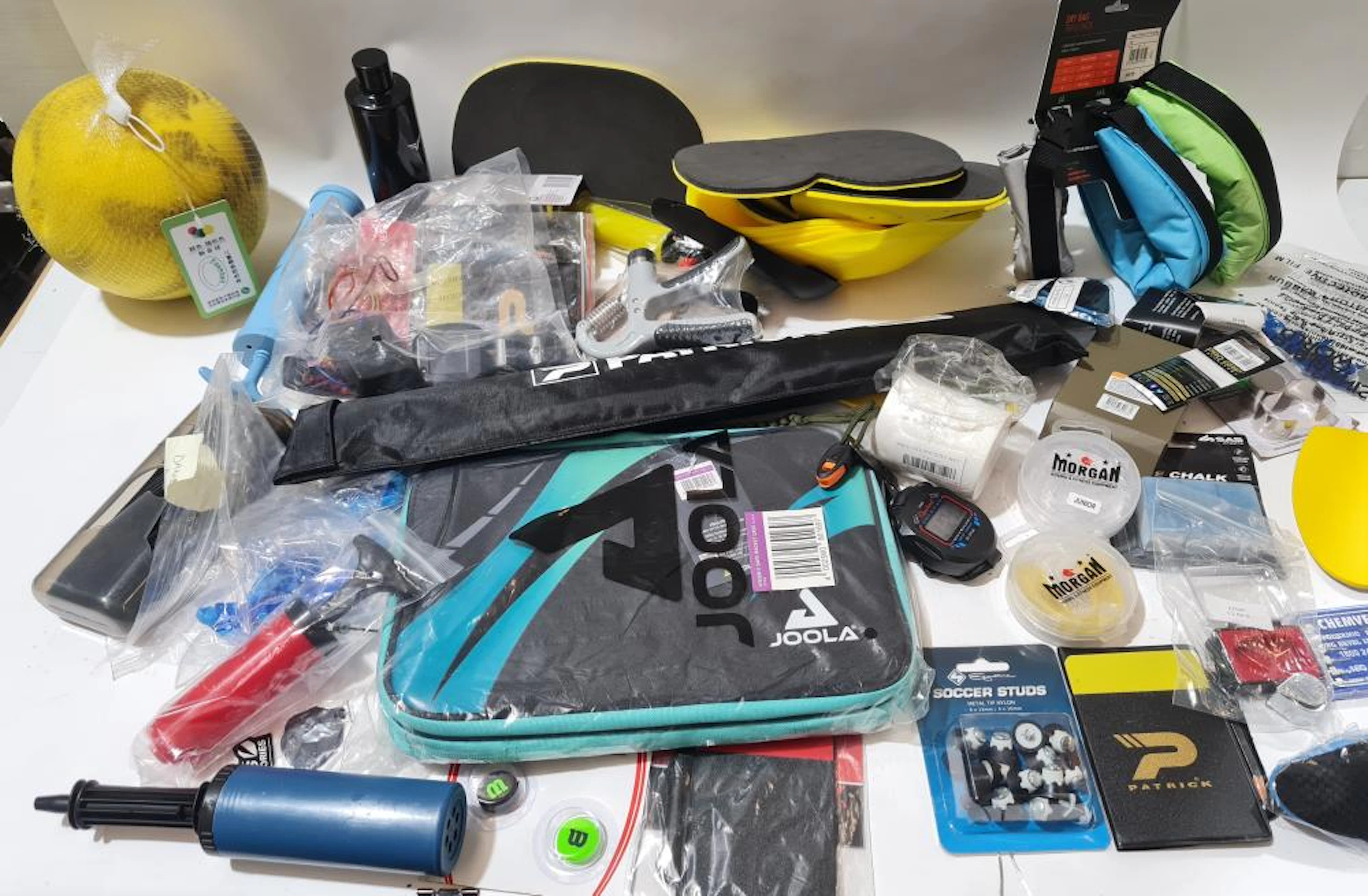 A miscellaneous group of sporting accessories