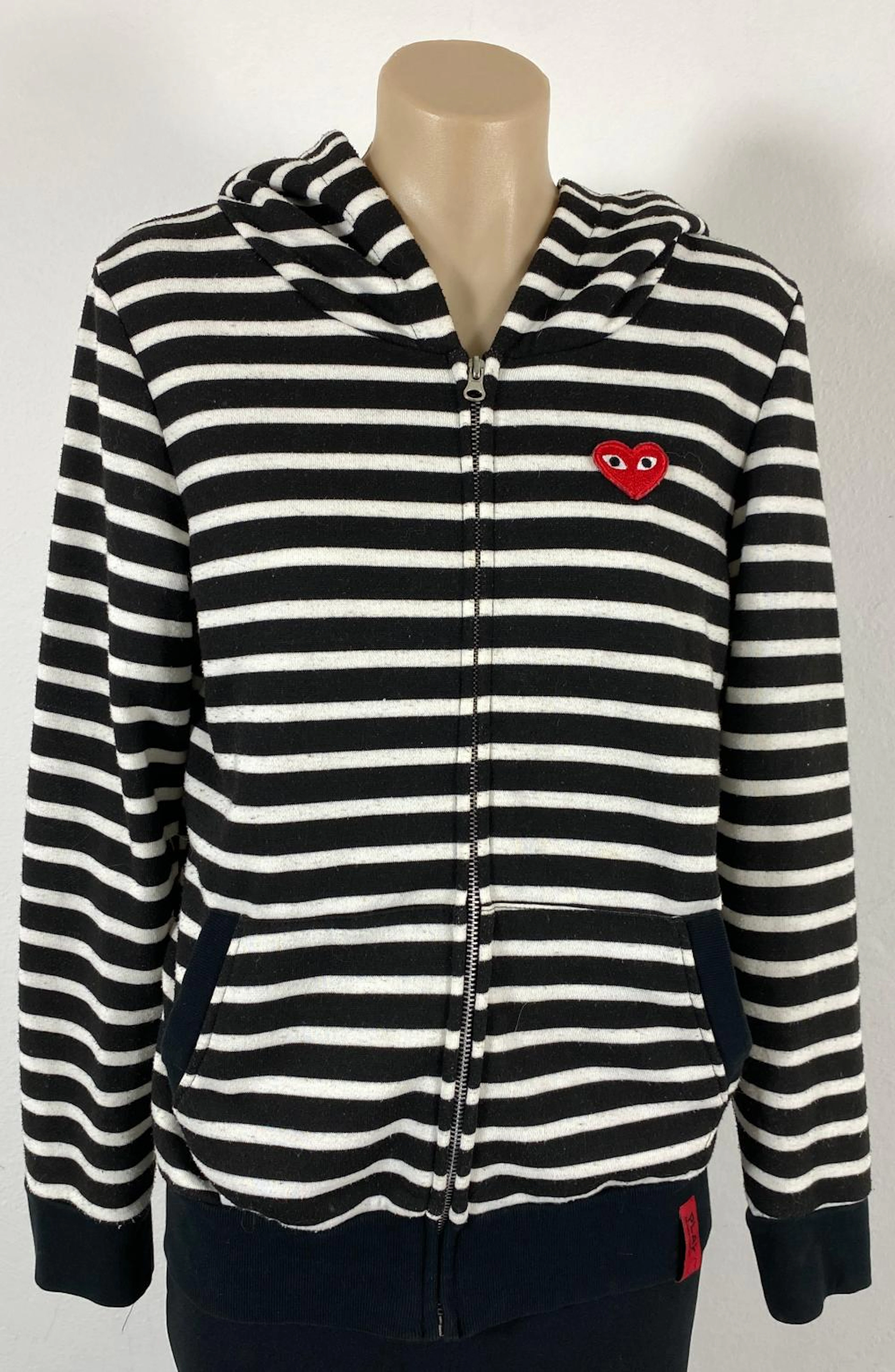 COMME des GARÇONS