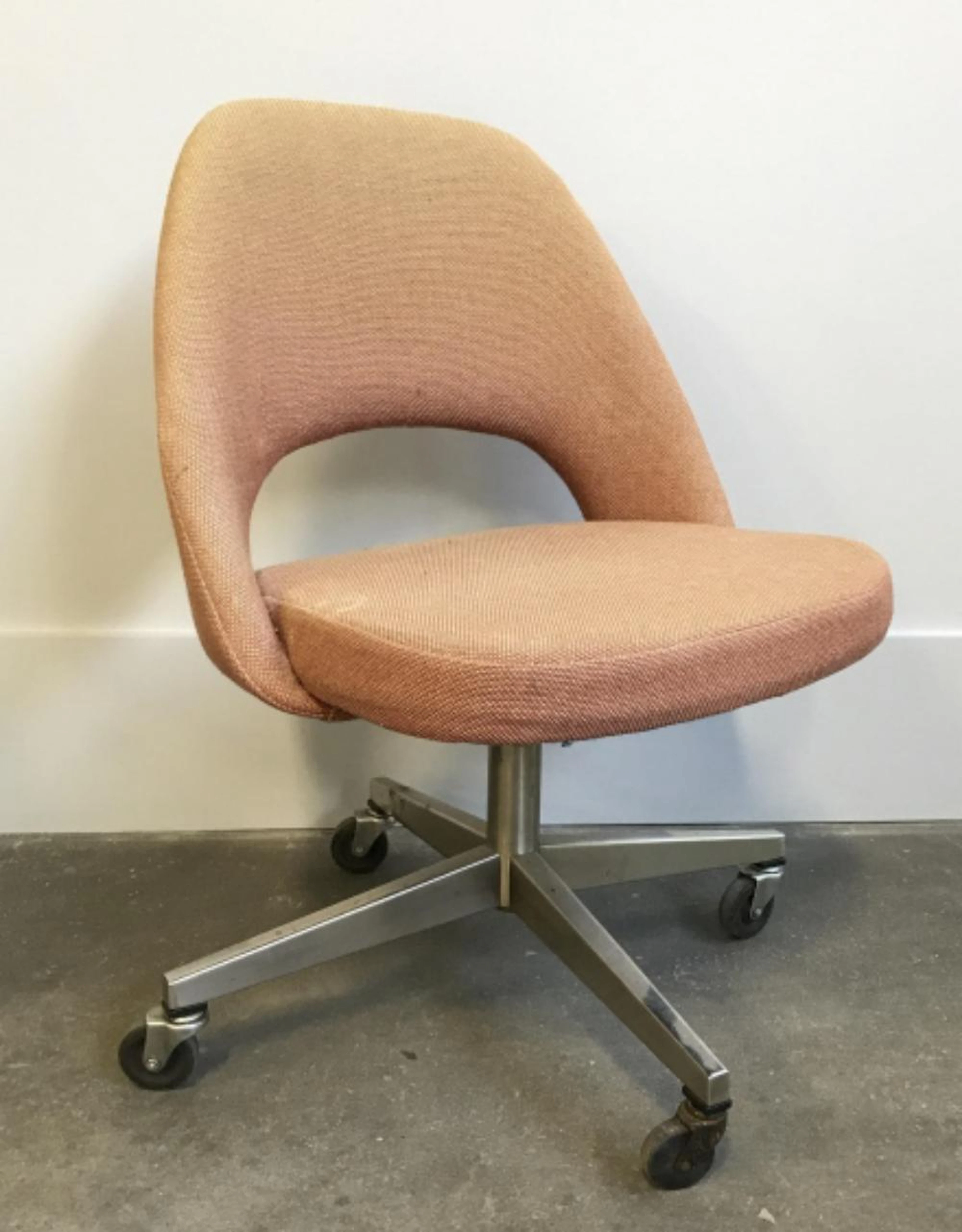 Vintage SAARINEN Executive Chair w Casters