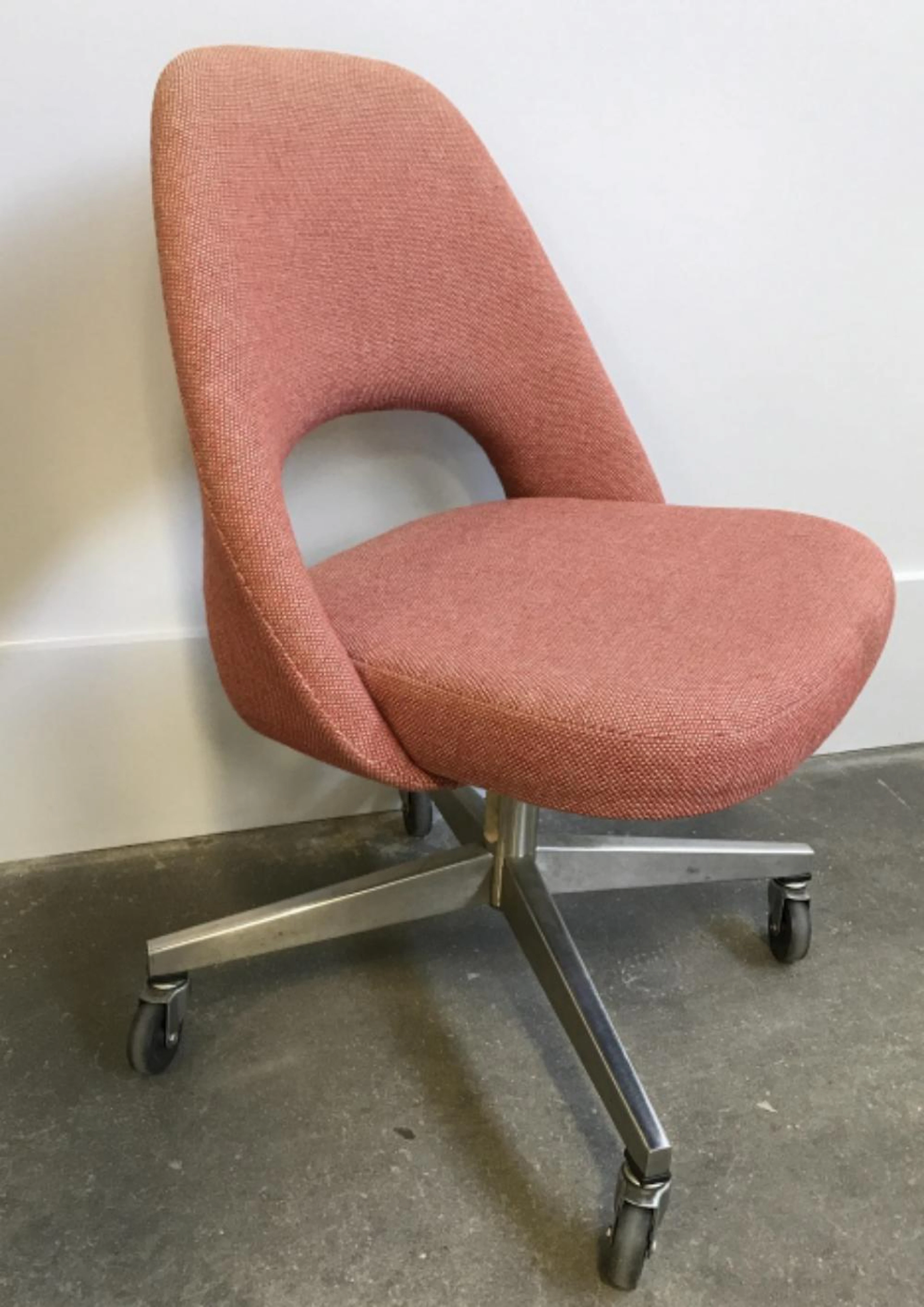Vintage SAARINEN Executive Chair w Casters