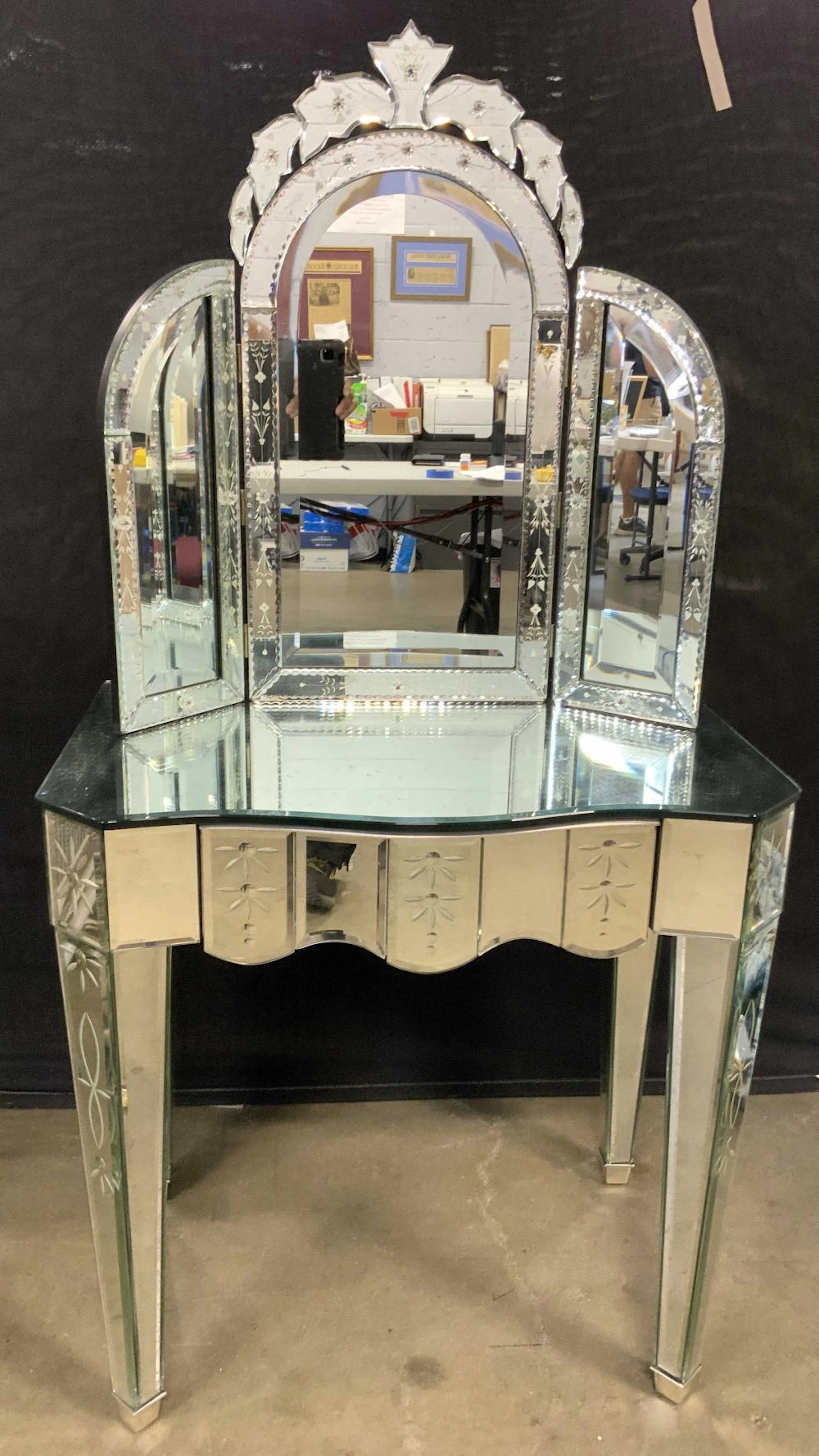 Venetian Glass Mirrored Vanity W Trifold Mirror