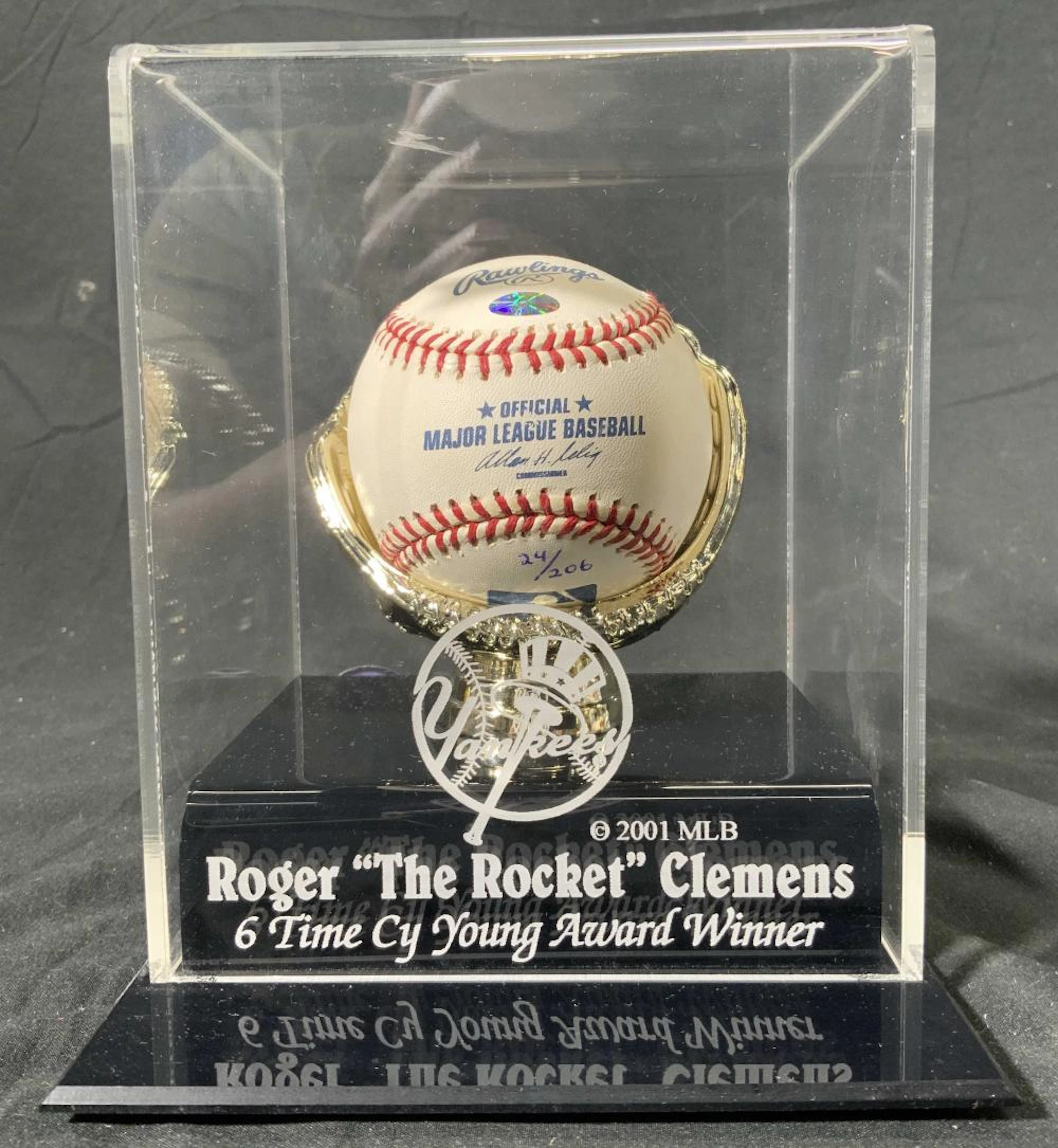 ROGER CLEMENS Autographed Major League Baseball