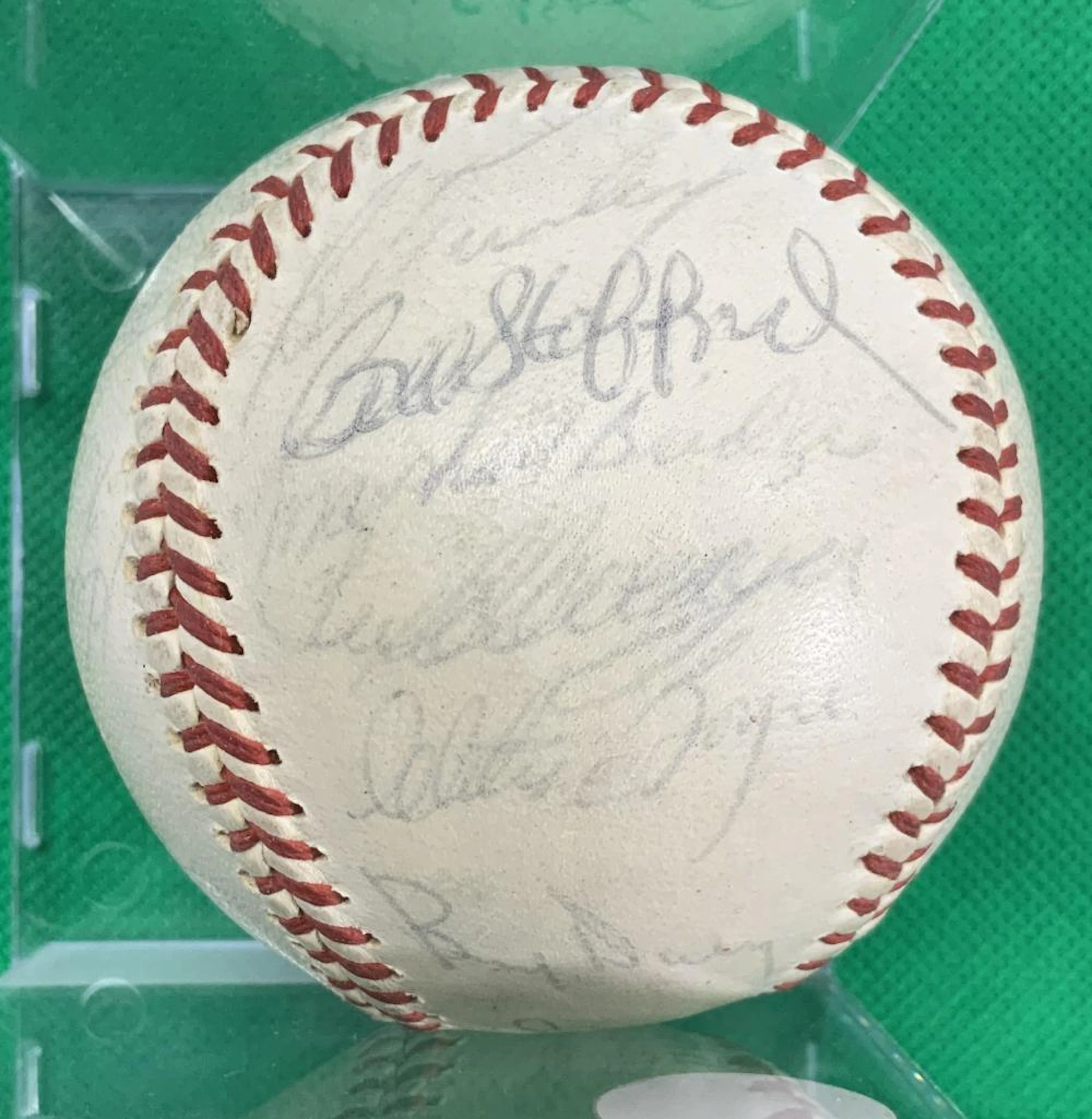 Autographed Baseball by 1962 NY Yankees, 23 Sign.