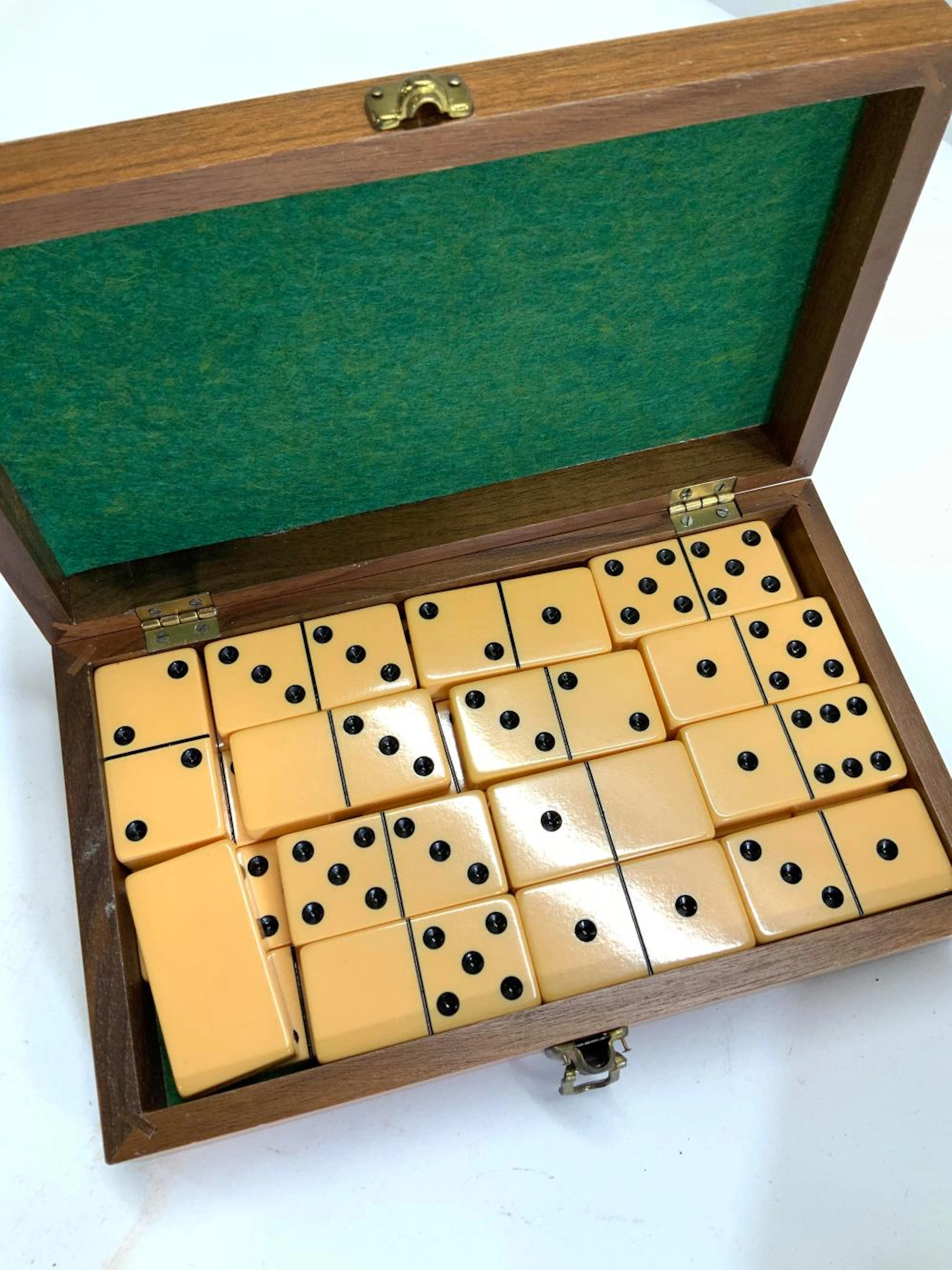 Royal Games DOMINOS in Hand Crafted Wood Box