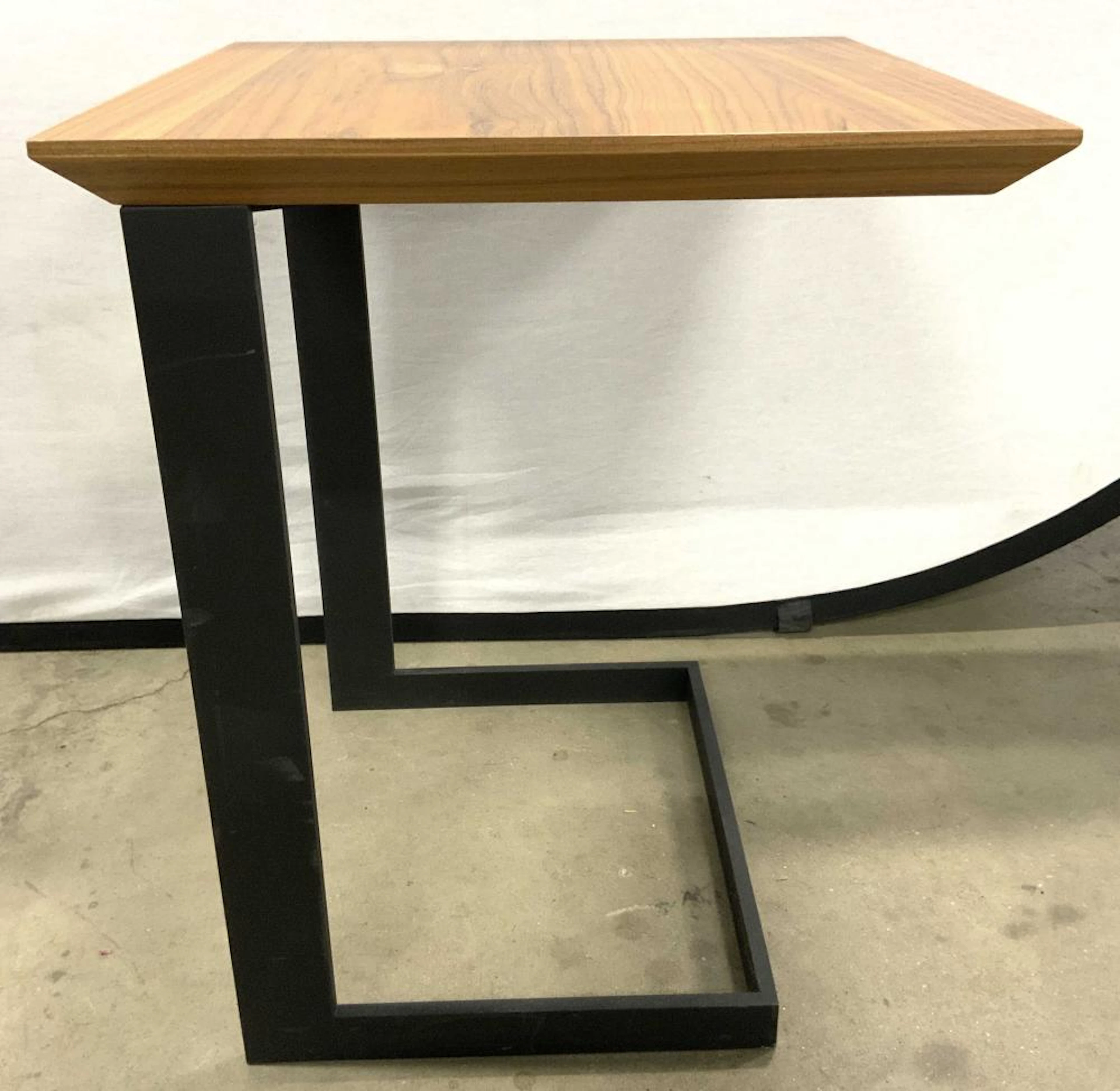 EDWARD BY HUPPE Modern End Table