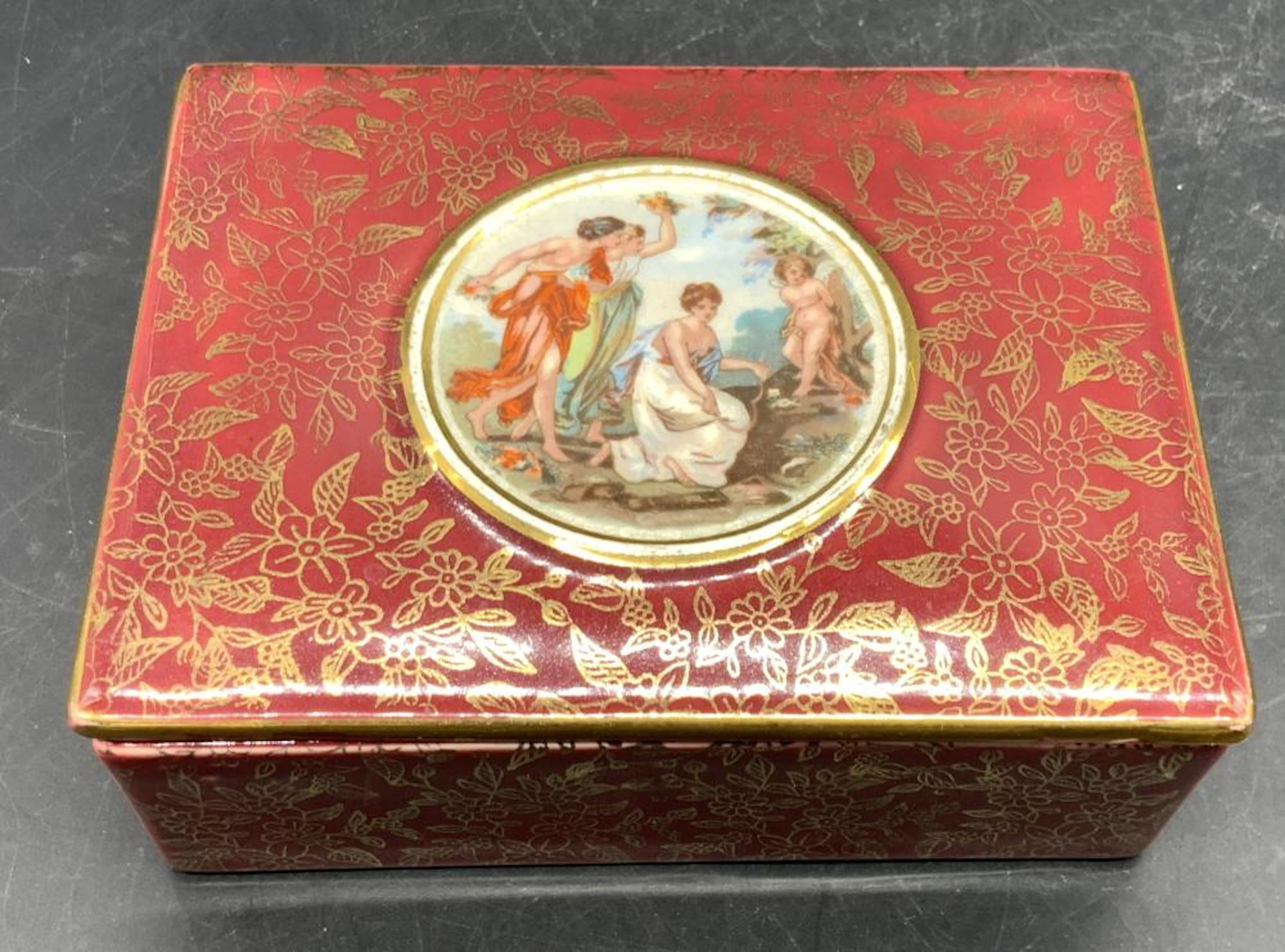 EMPIRE WARE ENGLAND 158 Antique Trinket Box