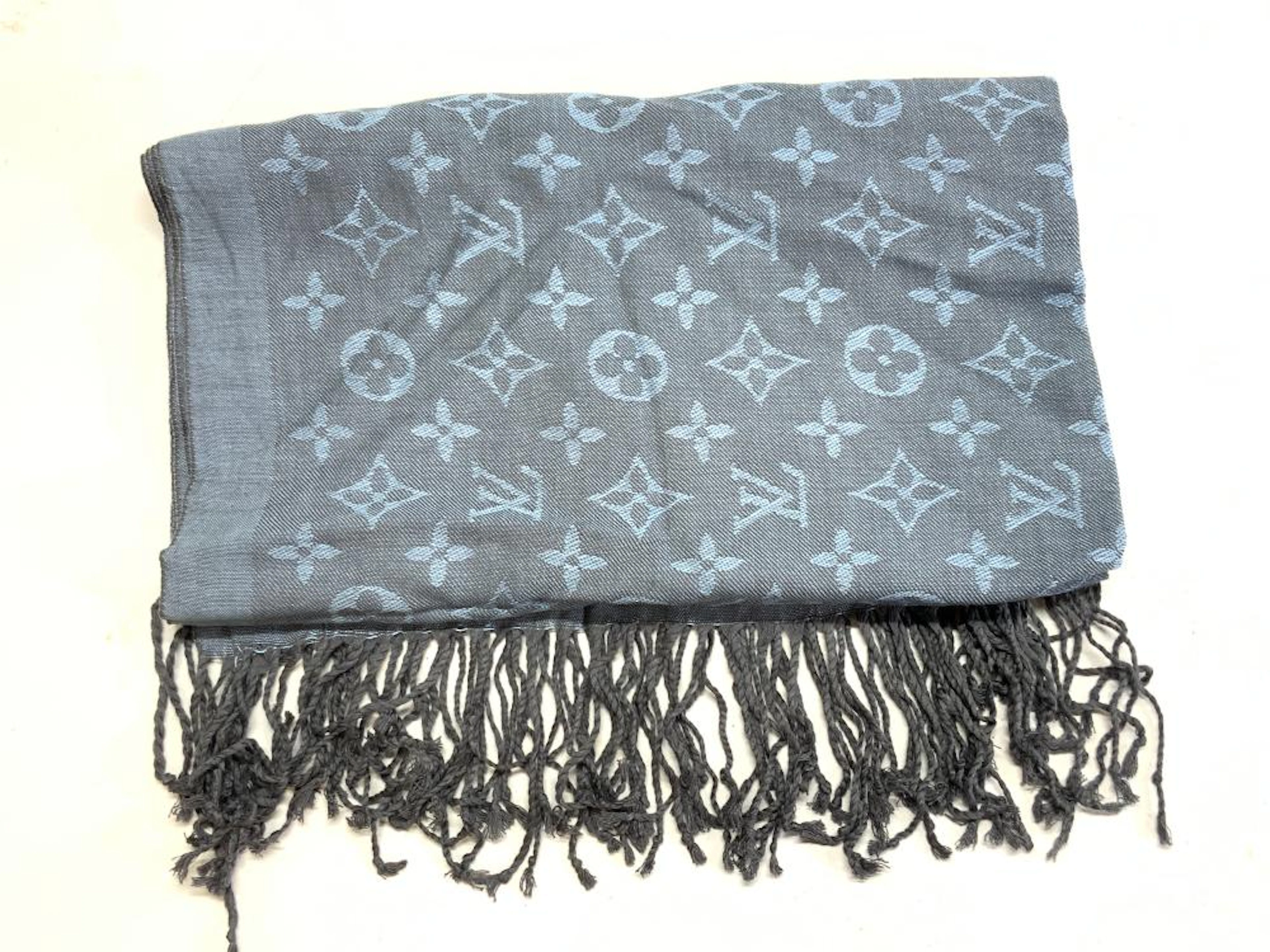 LOUIS VUITTON Reversible Fringe Scarf Shawl