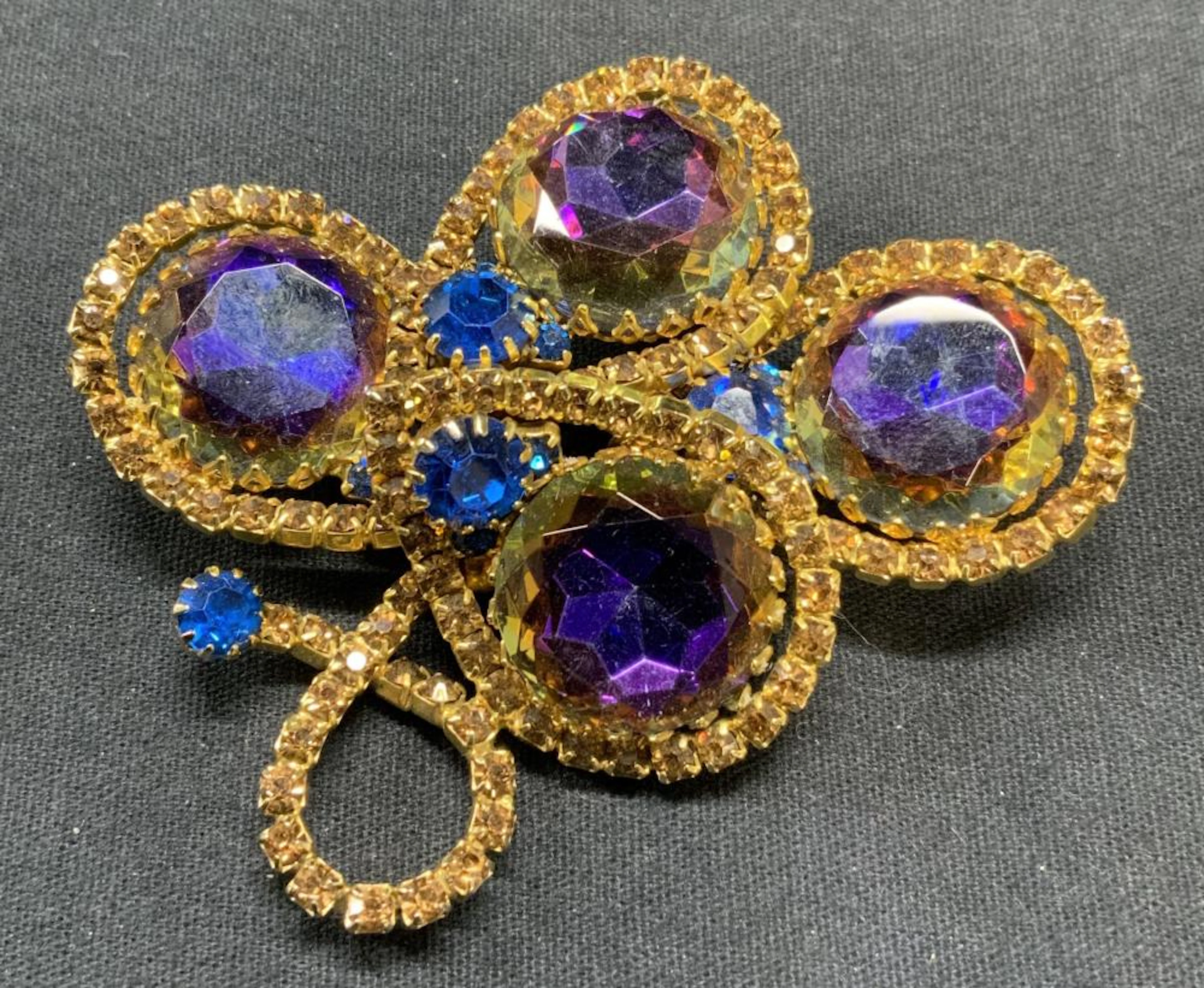 SCHIAPARELLI Gold Tone Purple Crystal Brooch 3i
