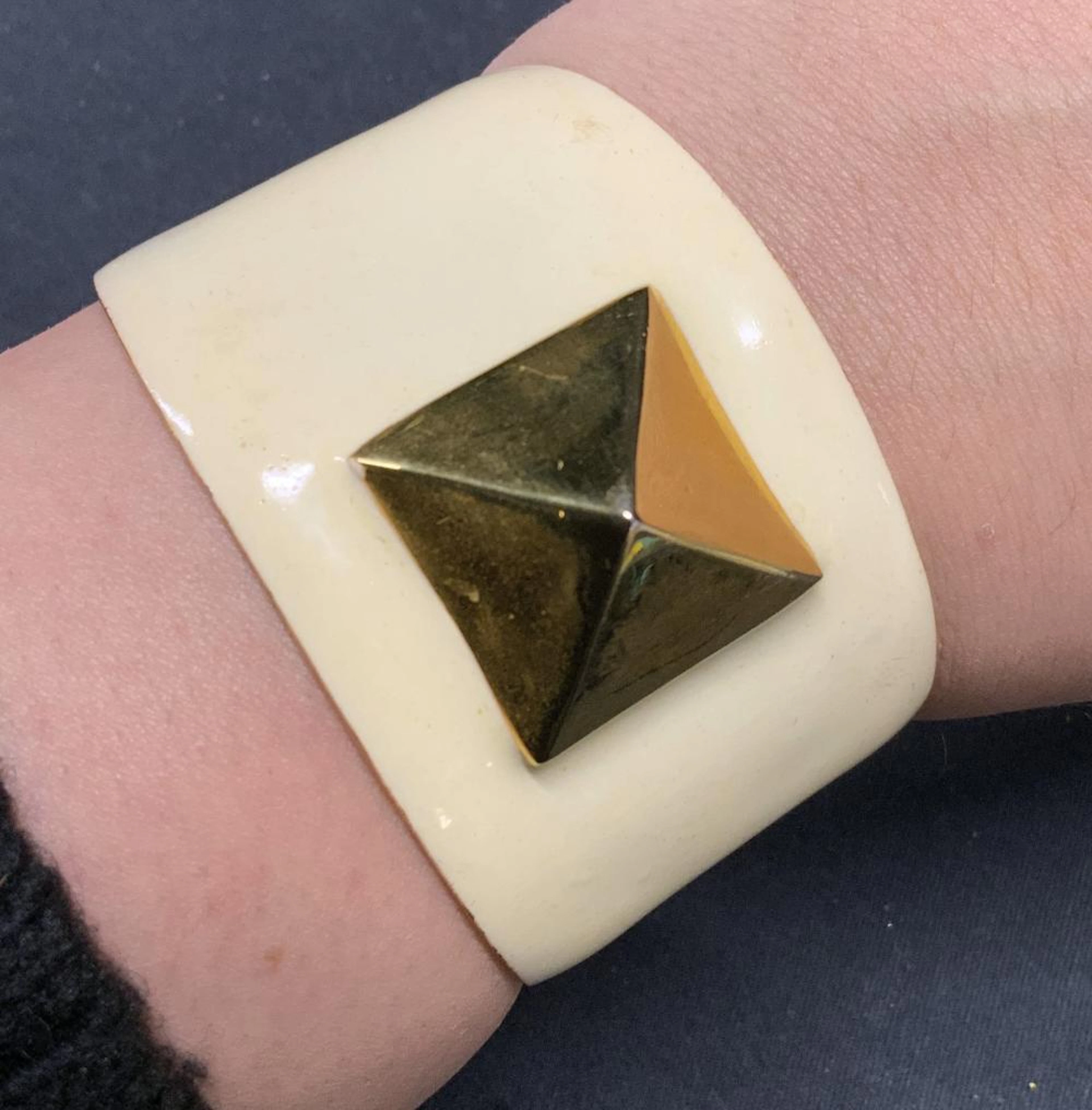 KENNETH LANE KJL Cream Gold Tone Stud Cuff