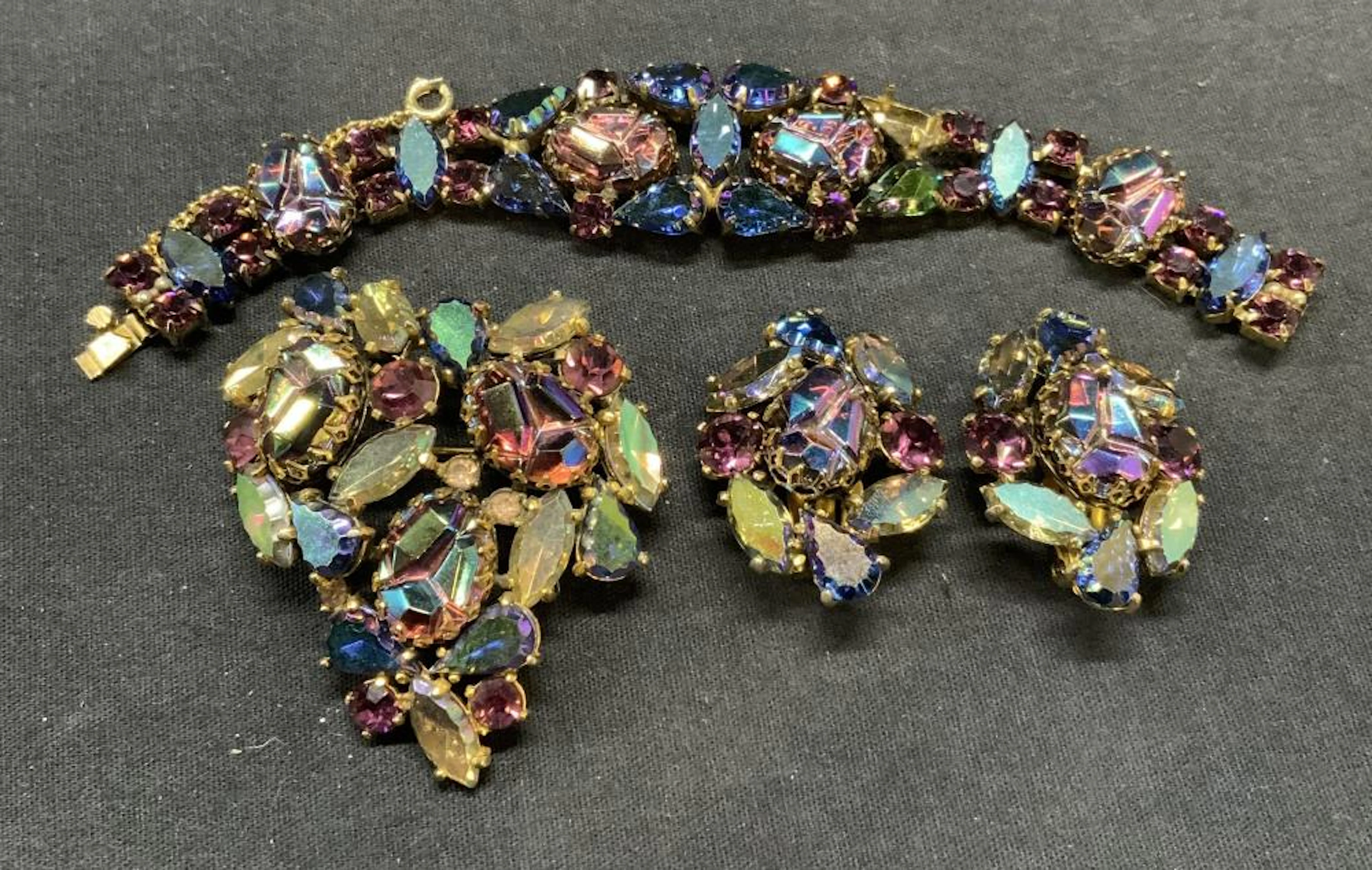3p SCHIAPARELLI Purple Cluster Crystal Jewelry Set