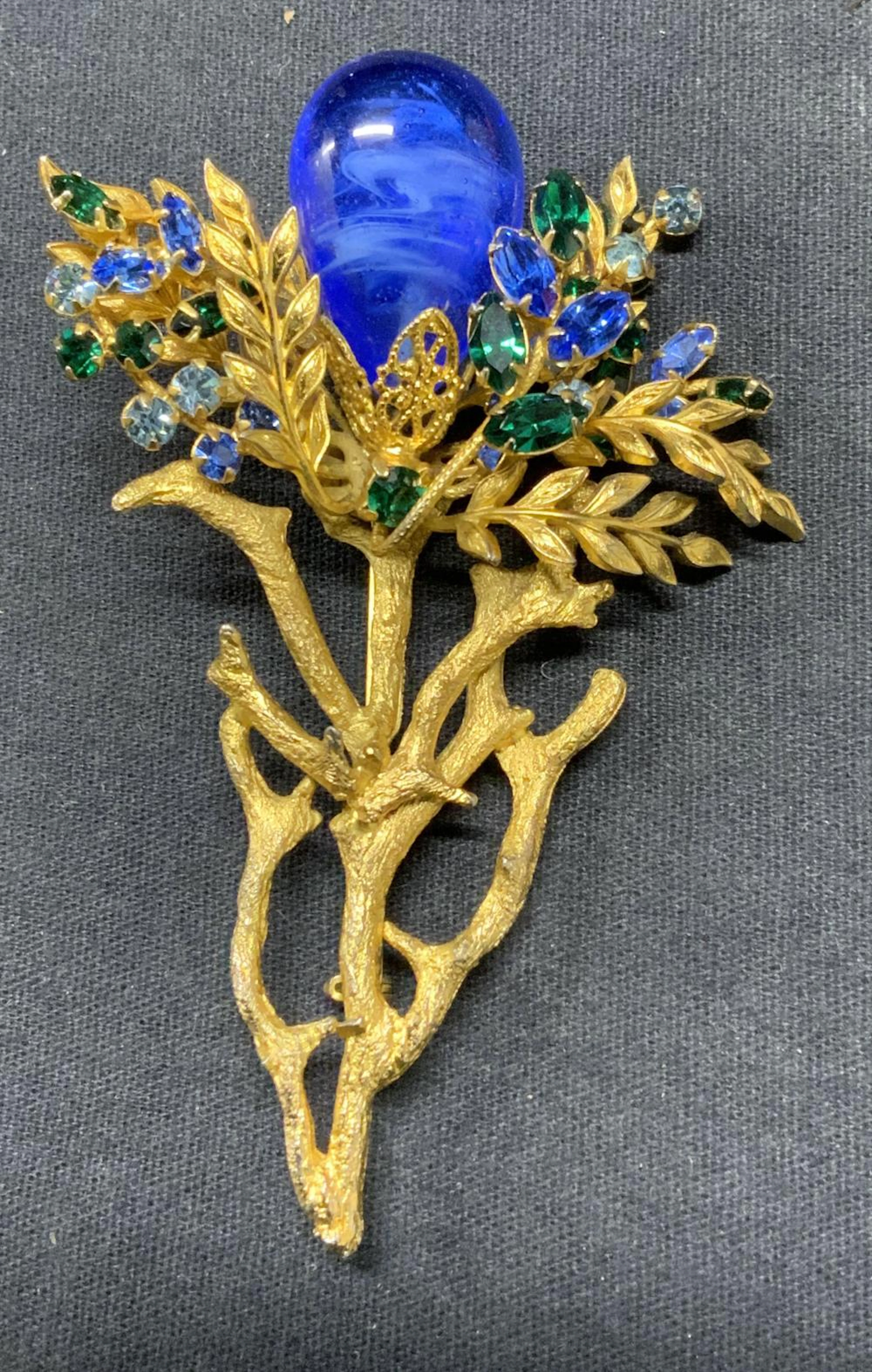 SCHIAPARELLI Gold Tn Crystal Botanical Brooch 3i