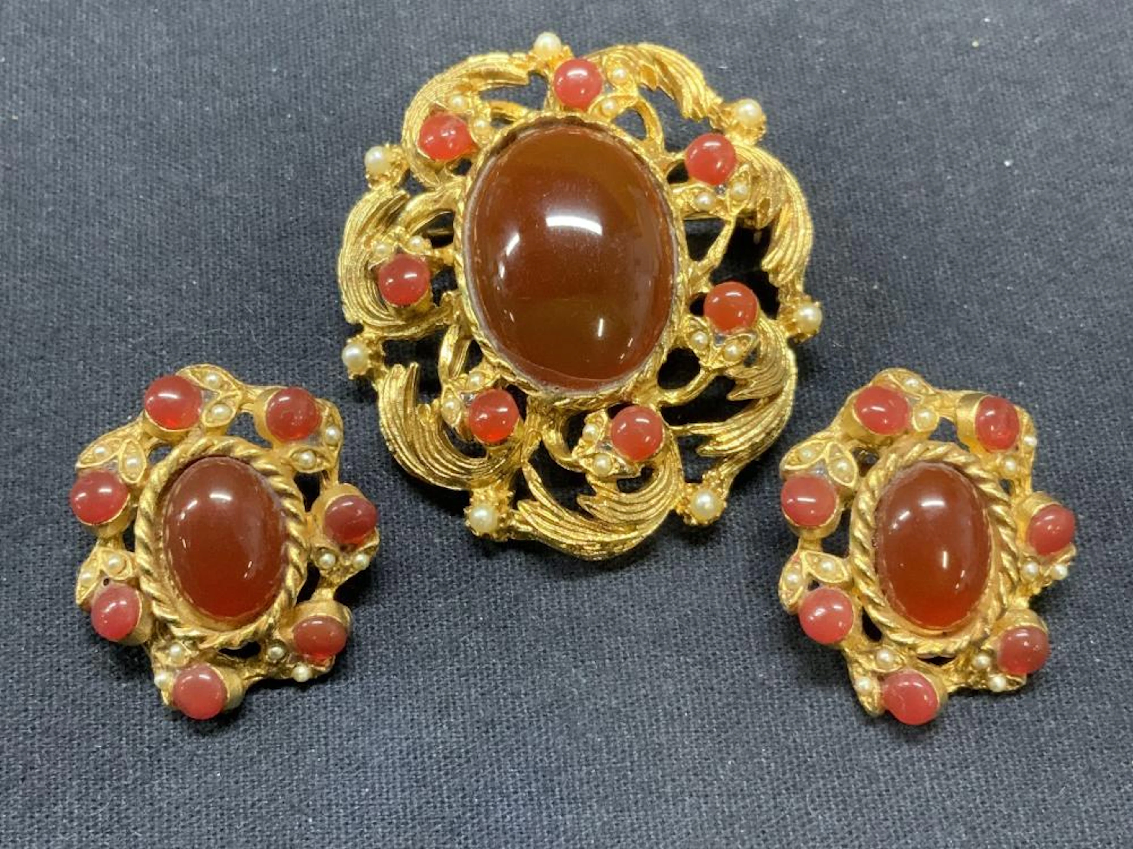 2 HATTIE CARNEGIE Gold Tone Red Brooch & Earrings