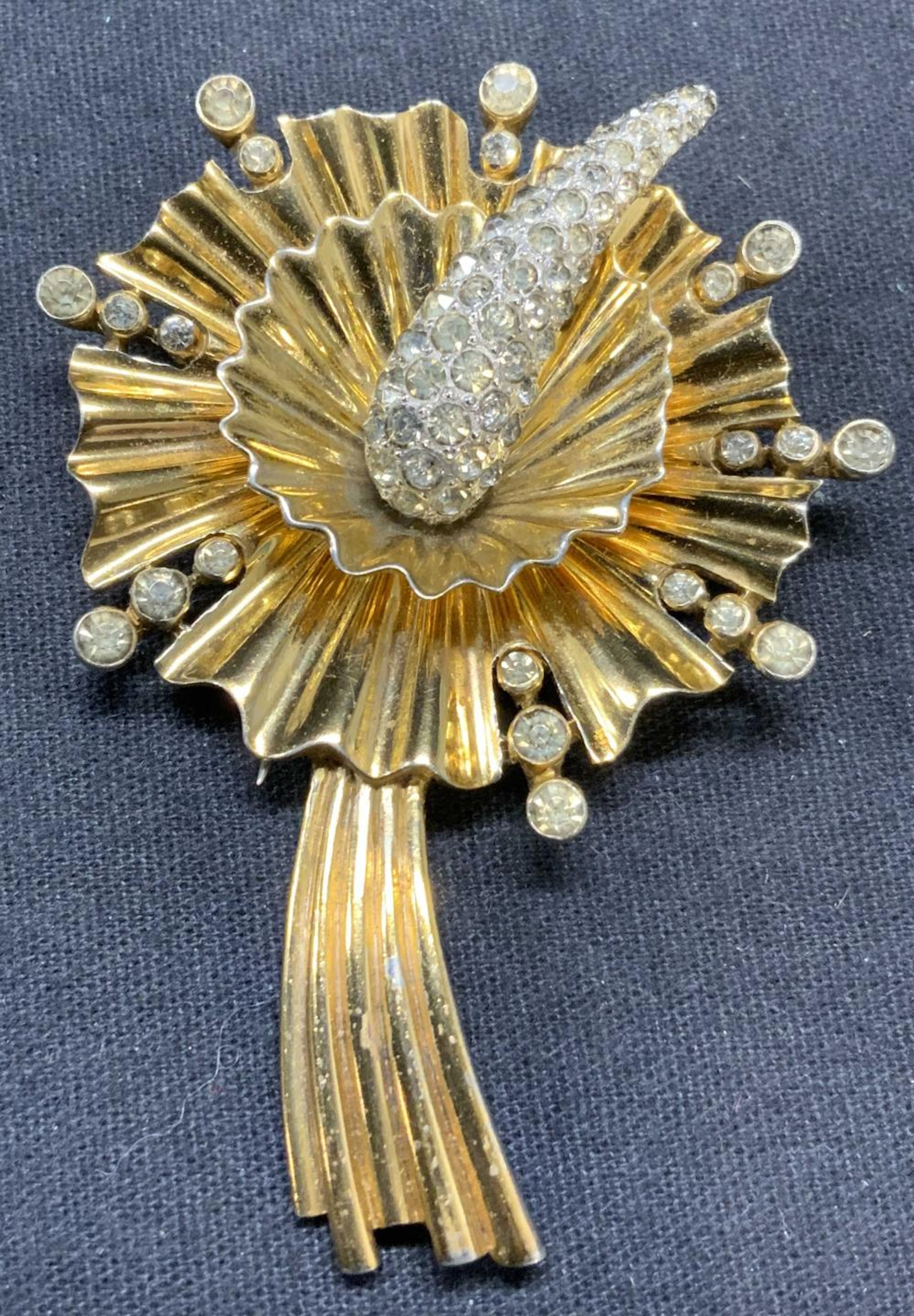 PENNINO Gold Tone Crystal Flower Fur Clip