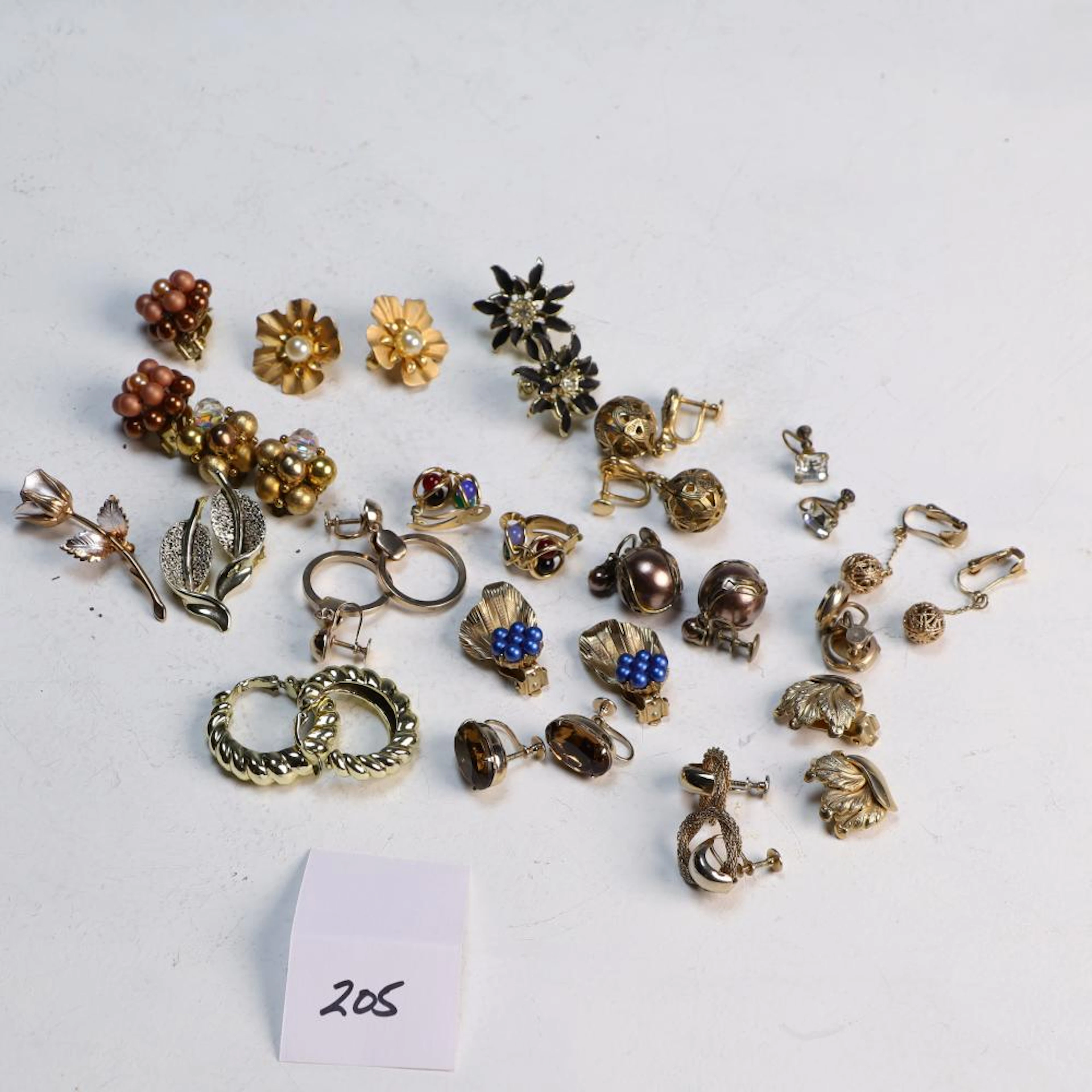 Lot of costume jewelry