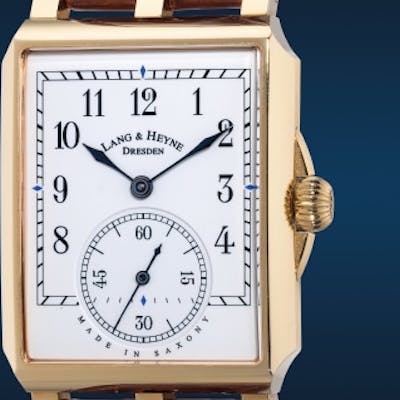 A fine and rare pink gold rectangular-shaped wristwatch with small