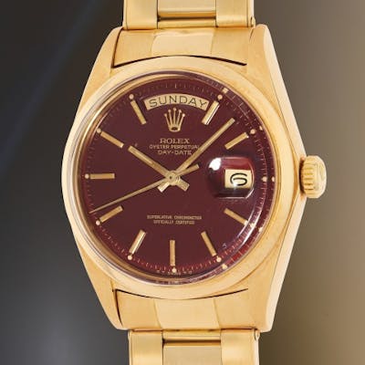 A well-preserved and attractive yellow gold calendar wristwatch with